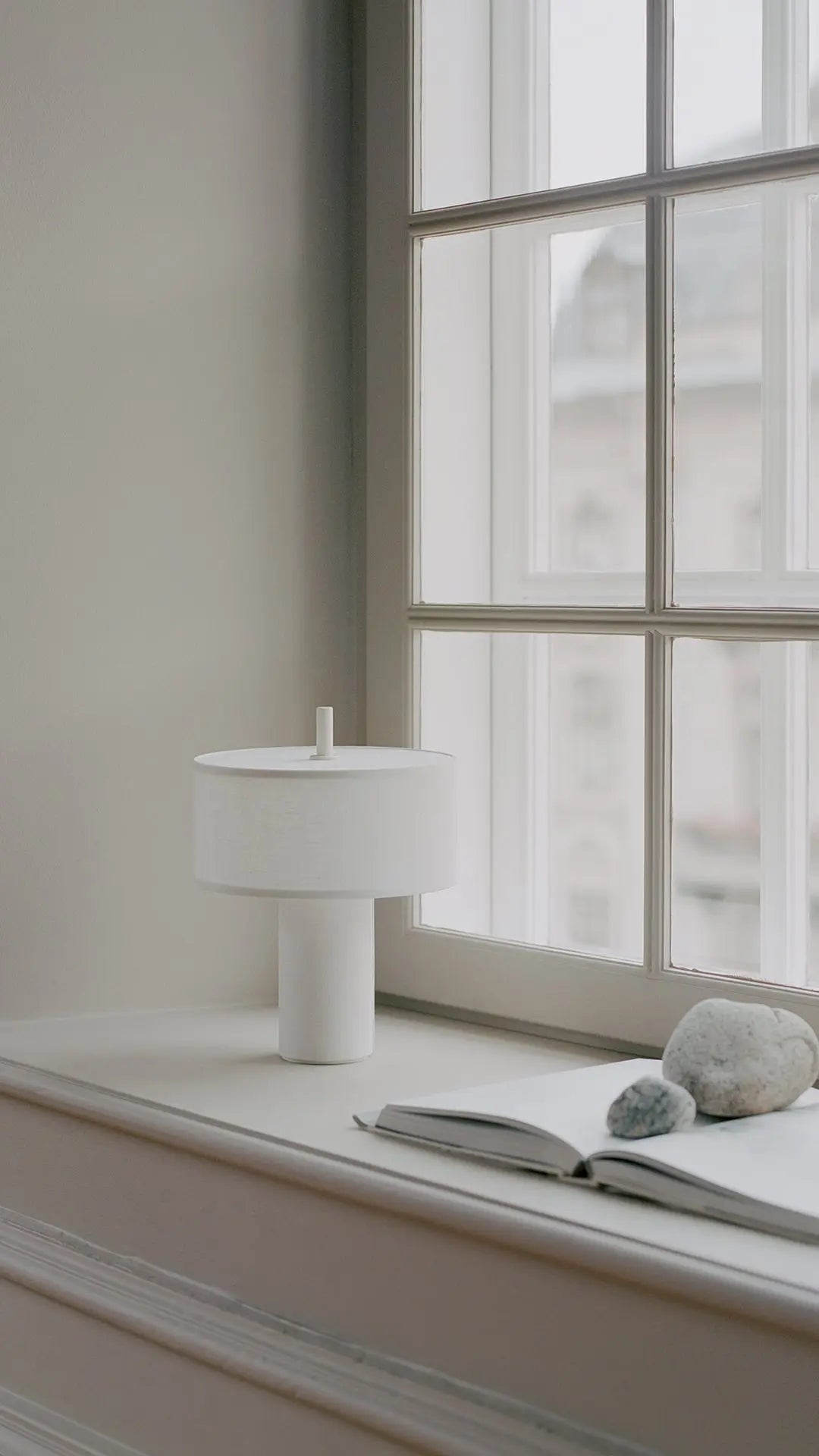 New Works Margin Portable pöytävalaisin valkoinen New Works