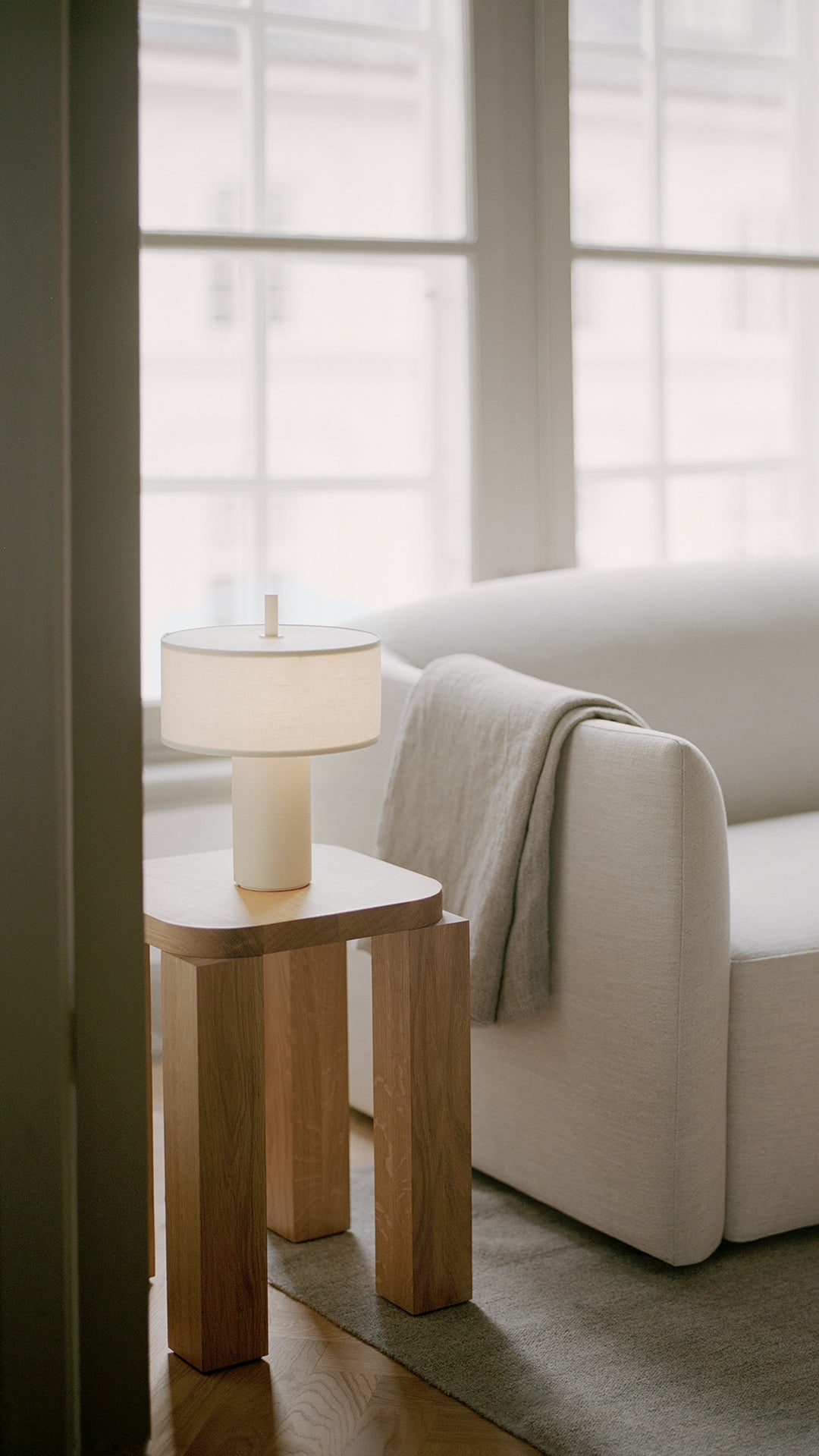 New Works Margin Portable pöytävalaisin valkoinen New Works