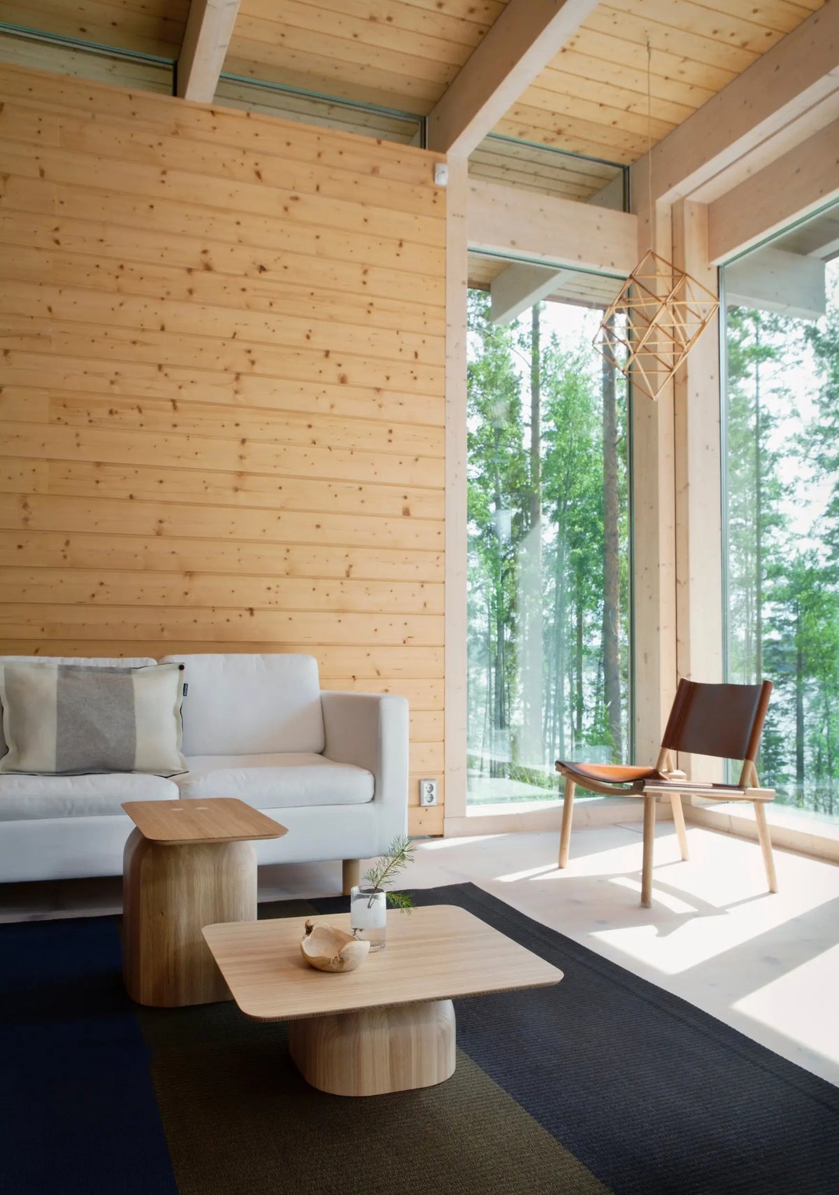 Nikari April pöytä keskikokoinen tammi - Laatukaluste