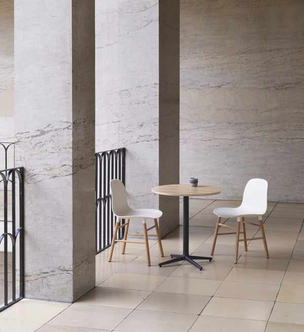 Normann Copenhagen Allez 4L pyöreä pöytä tammi - Laatukaluste