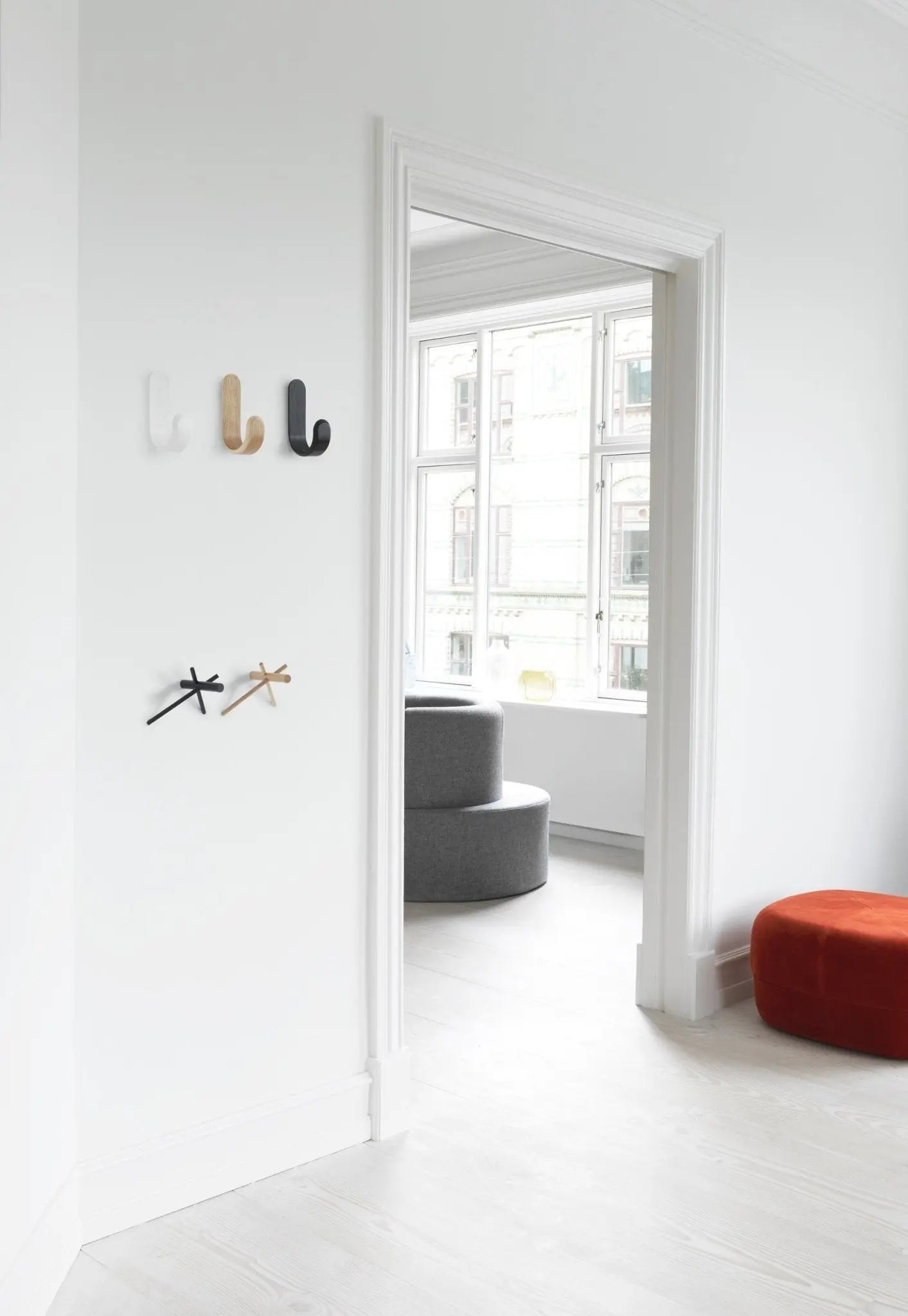 Normann Copenhagen Curve ripustin musta - Laatukaluste