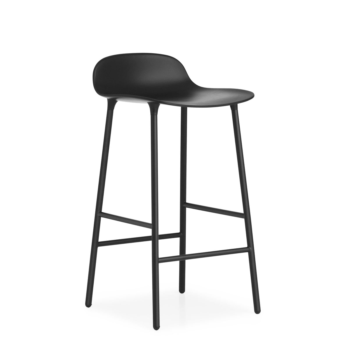 Normann Copenhagen Form baarituoli musta - Laatukaluste