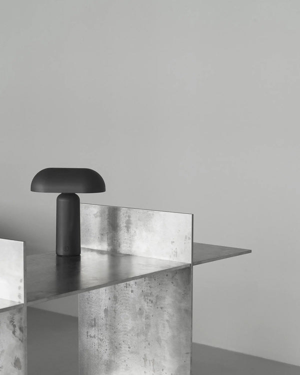 Normann Copenhagen Porta pöytävalaisin musta - Laatukaluste