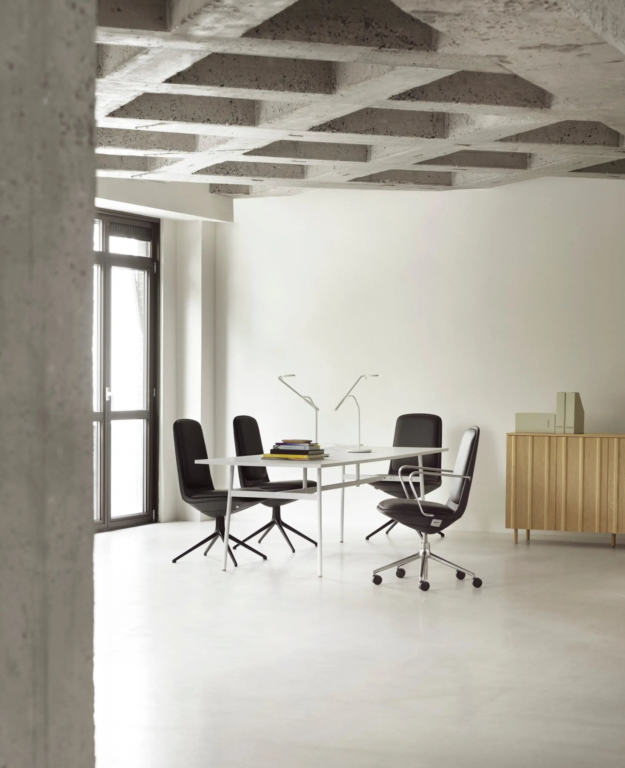 Normann Copenhagen Rib kaappi tammi - Laatukaluste