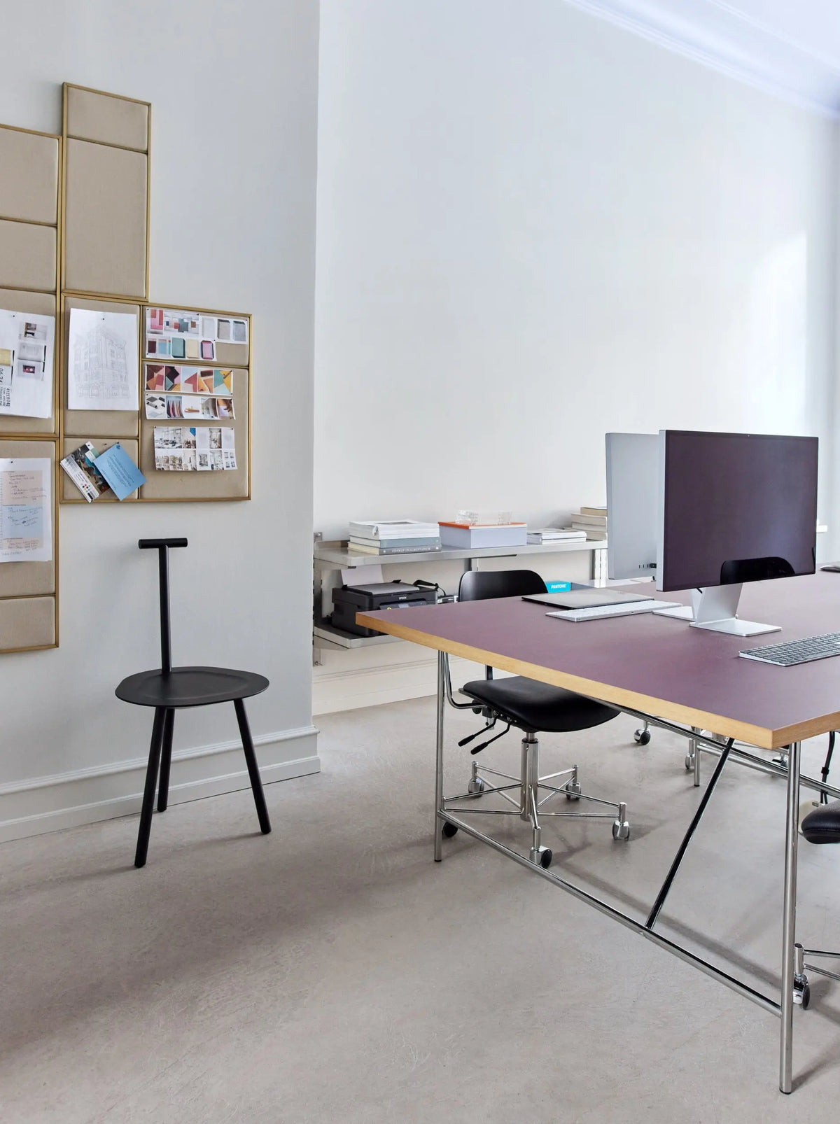 PLEASE WAIT to be SEATED Nouveau Pin muistitaulu M luonnonvalkoinen PLEASE WAIT to be SEATED