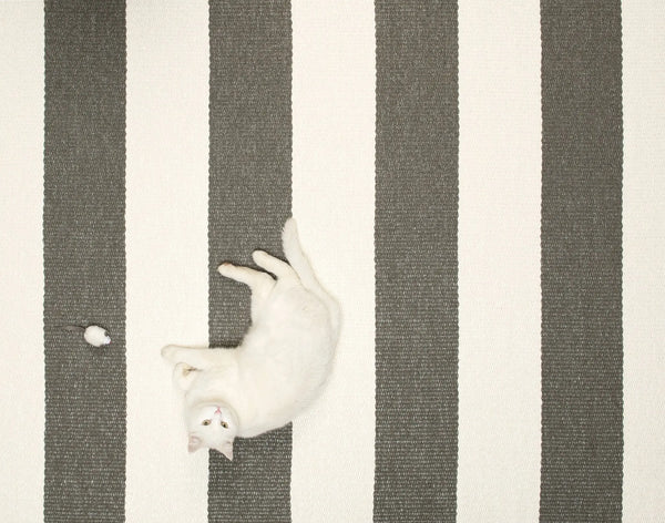 Pappelina Bob matto 70x200 charcoal/vanilla - Laatukaluste