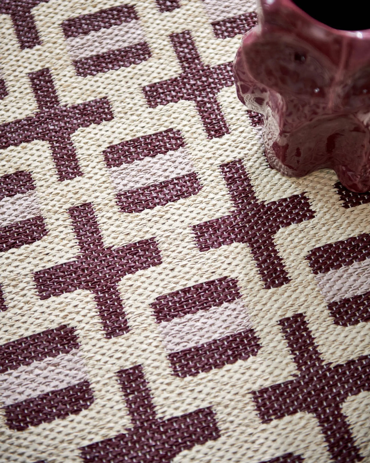Pappelina Tom matto 70x240 burgundy Pappelina