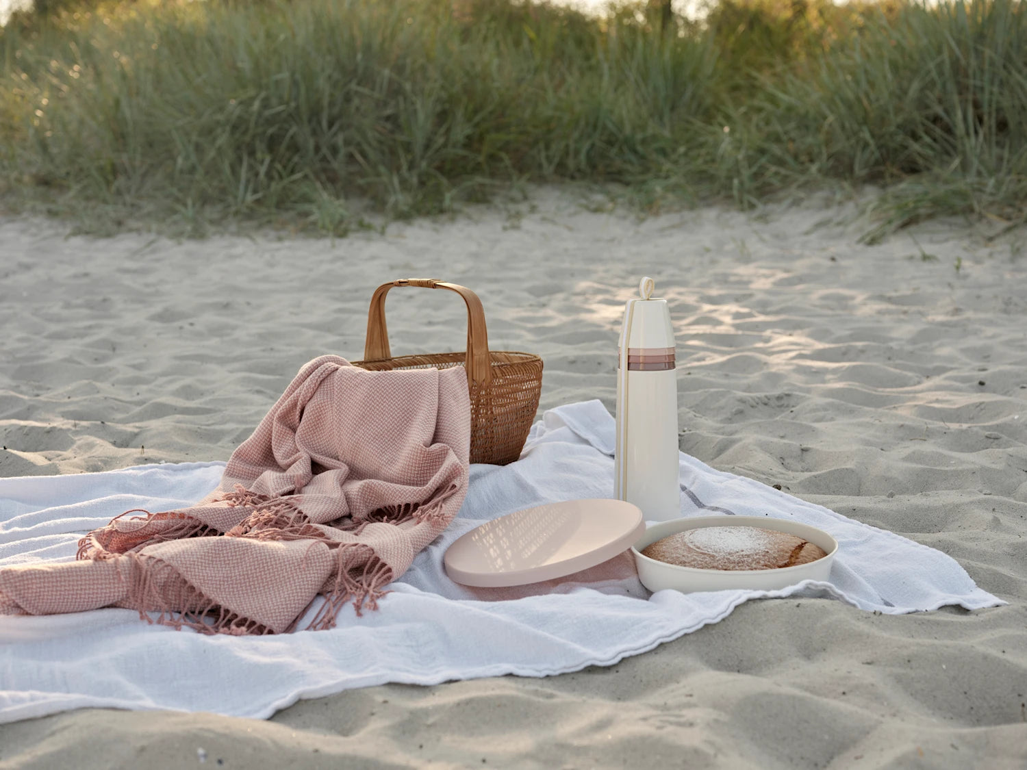 RigTig Picnic termospullo 1l neljällä kupilla RigTig