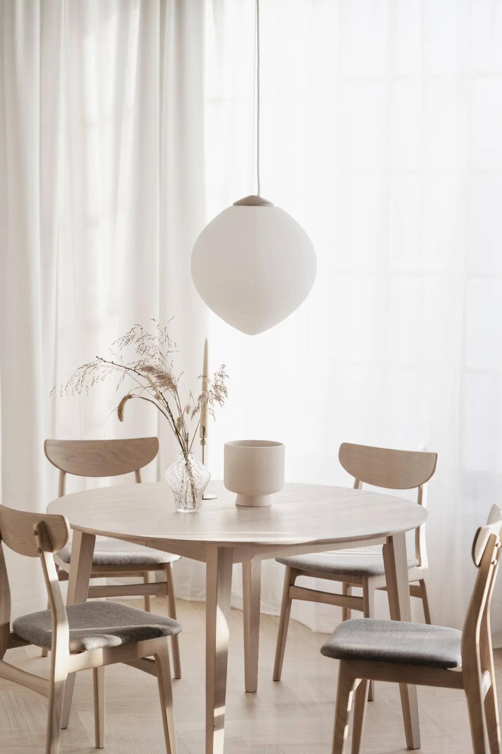 Rowico Filippa jatkettava pöytä Ø120-165 valkoöljytty tammi Rowico