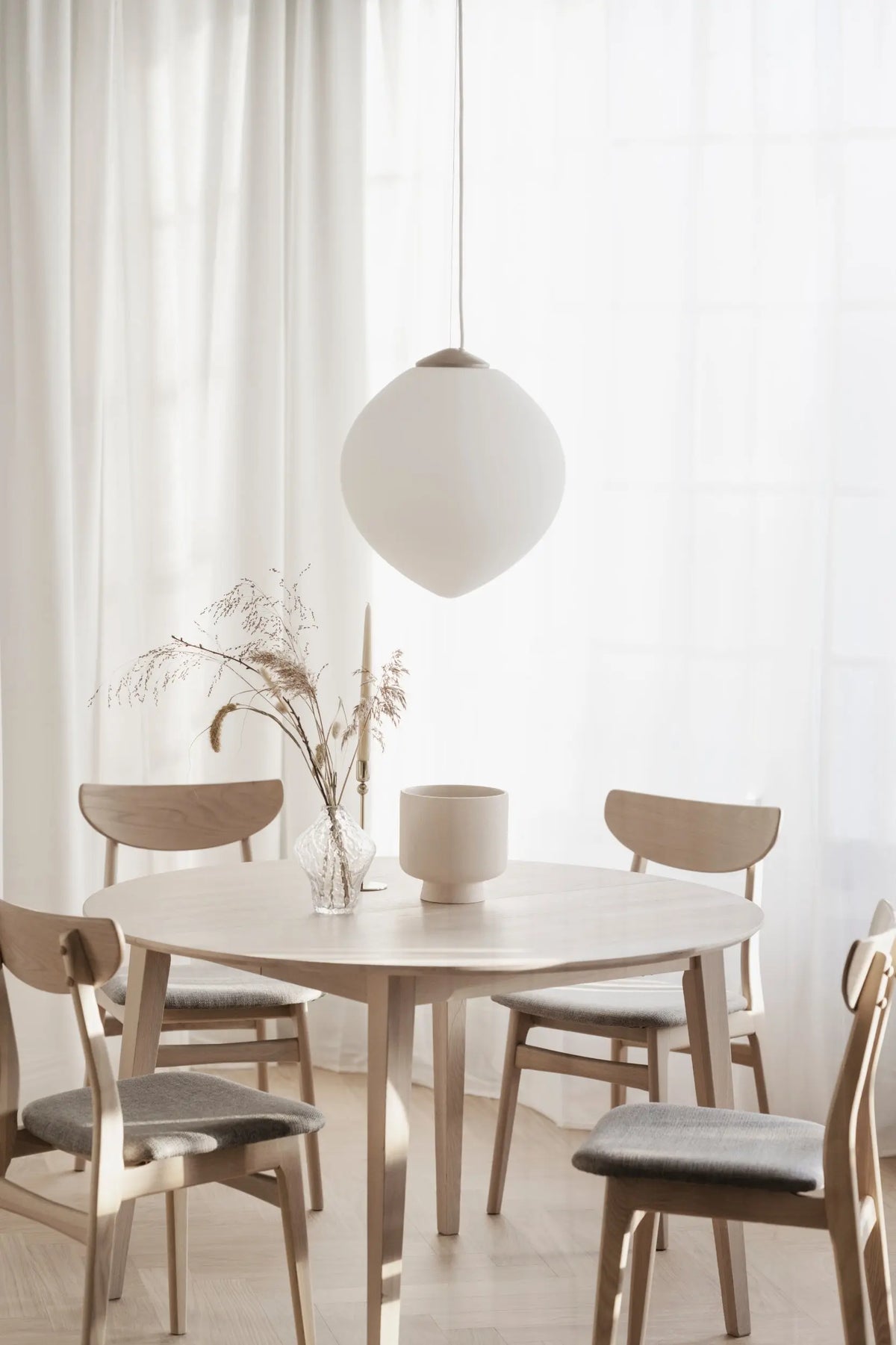 Rowico Filippa jatkettava pöytä Ø120-165 valkoöljytty tammi Rowico