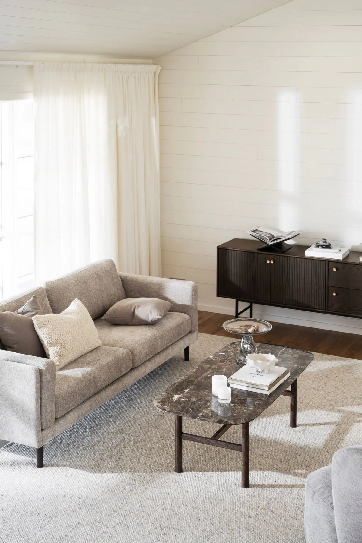 Rowico Hammond sohvapöytä 135x62 tumma tammi/ruskea Rowico