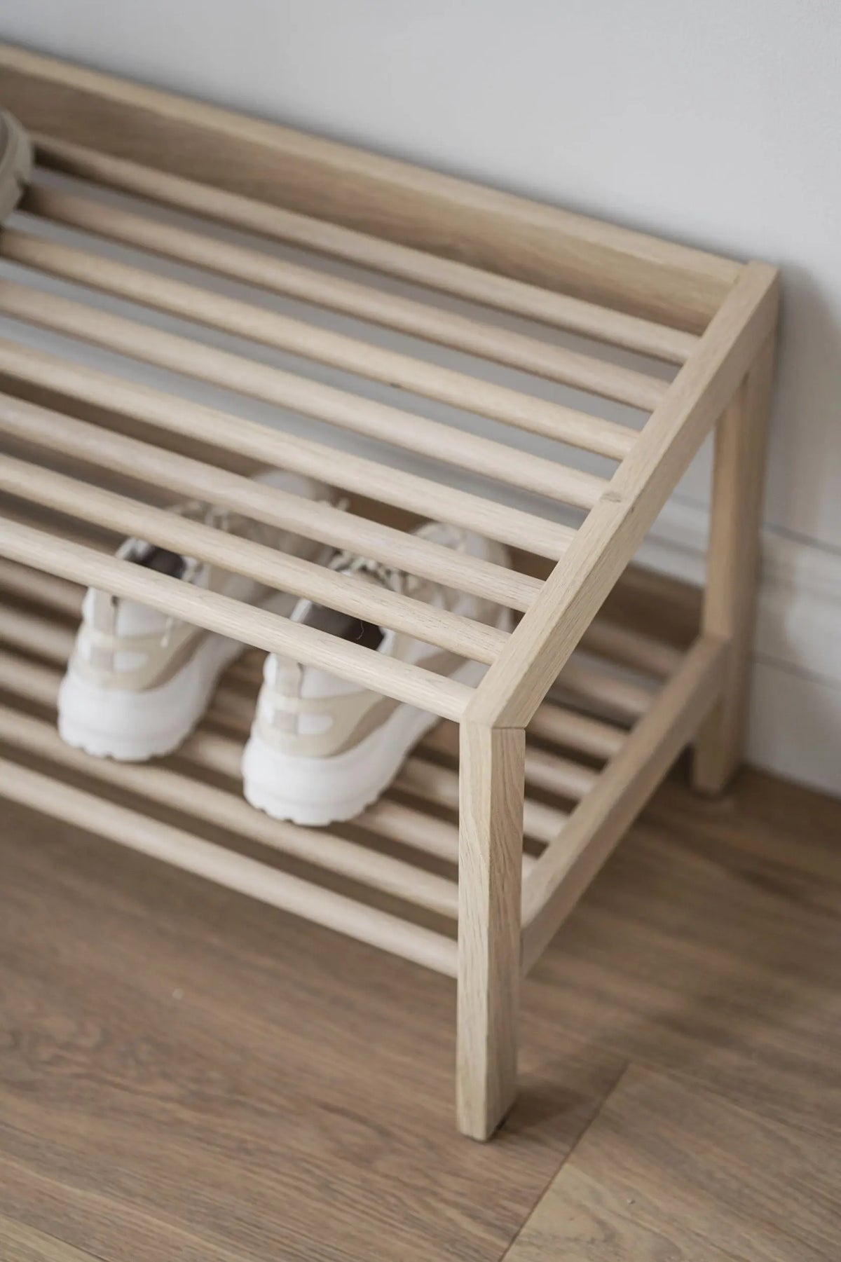 Rowico Hillmond kenkäteline valkolakattu tammi Rowico