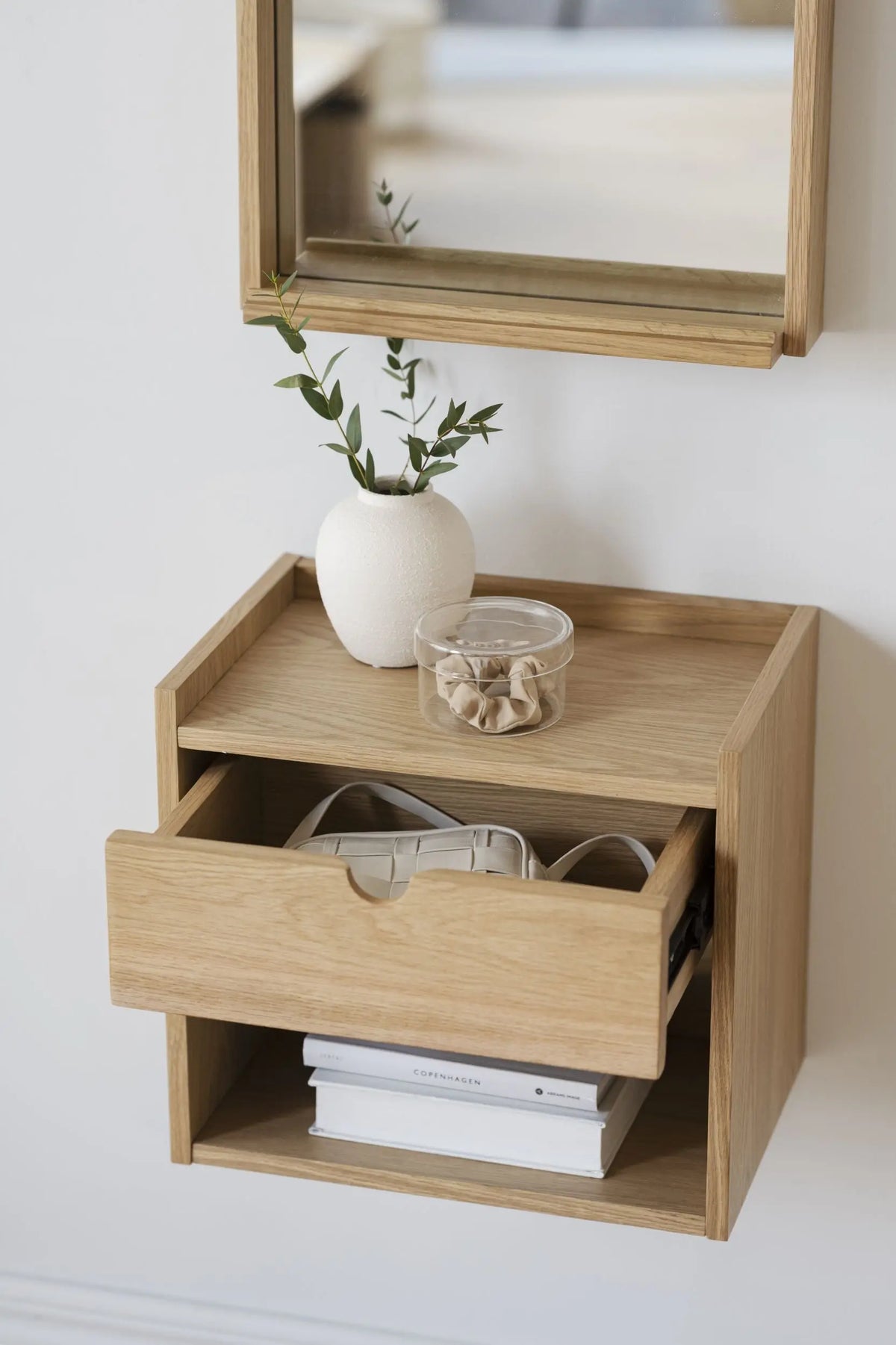 Rowico Hillmond yöpöytä tammi Rowico