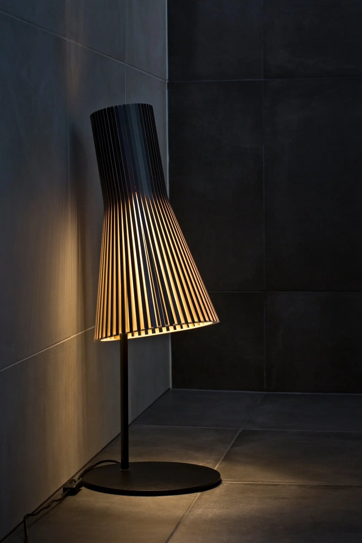 Secto 4220 pöytävalaisin musta Secto Design