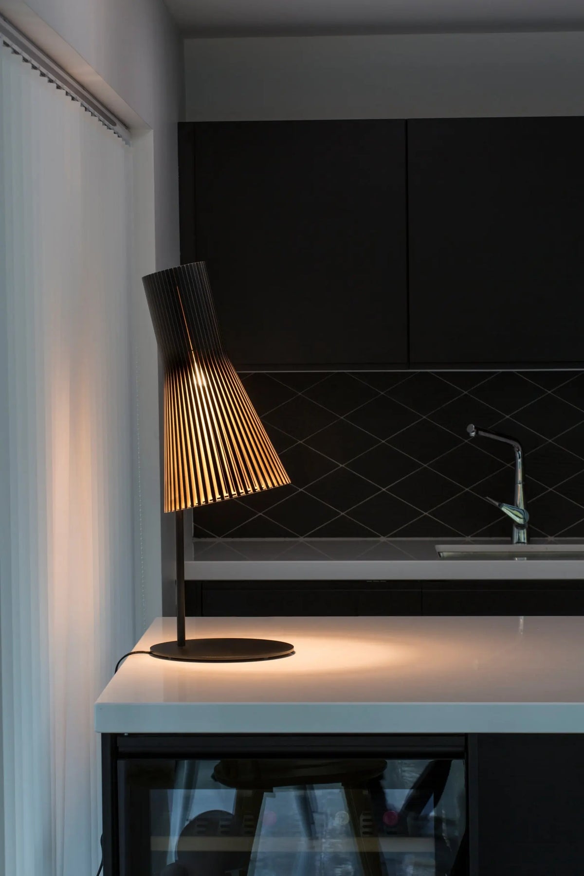 Secto 4220 pöytävalaisin musta Secto Design