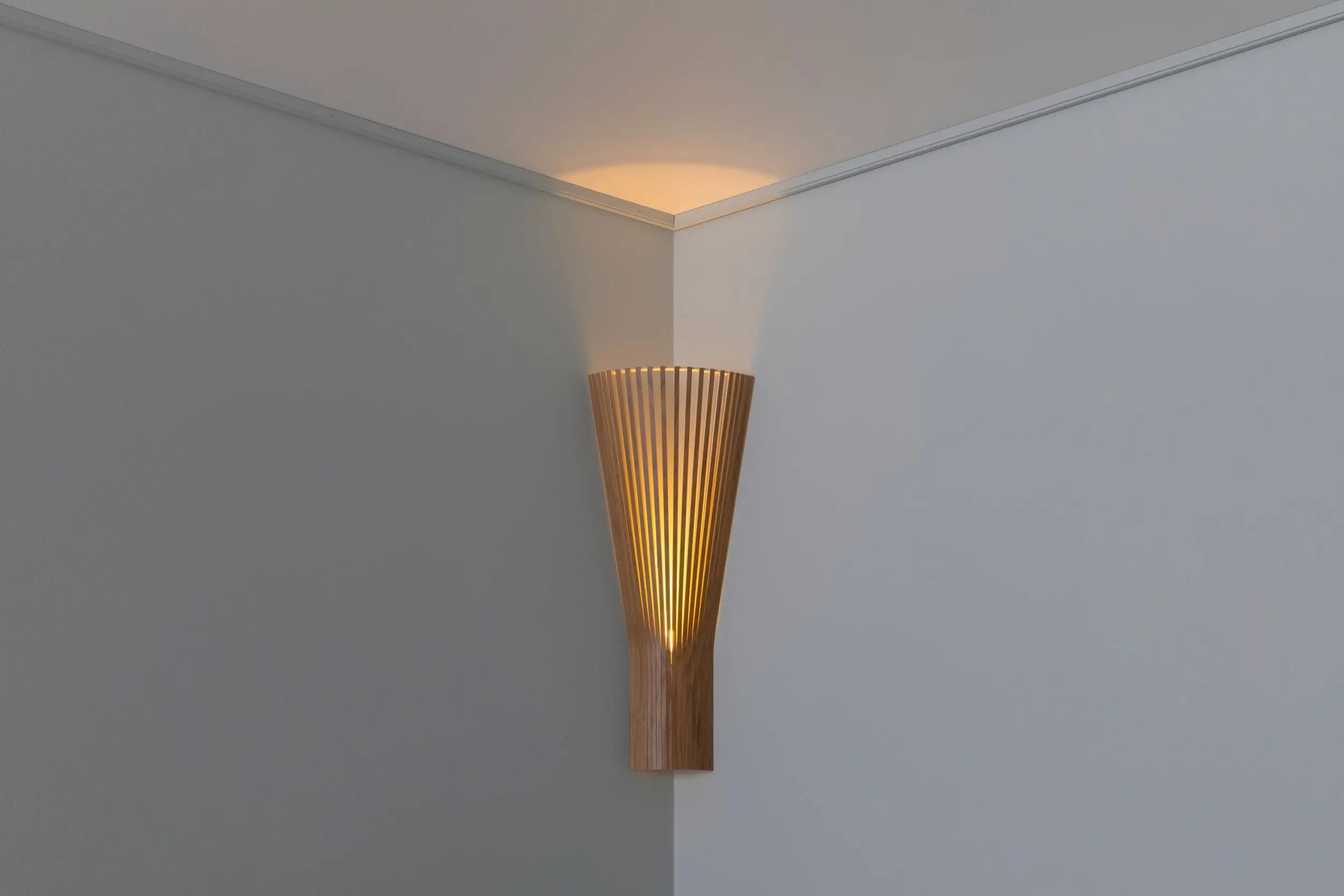 Secto Design Secto 4236 kulmavalaisin pähkinä Secto Design