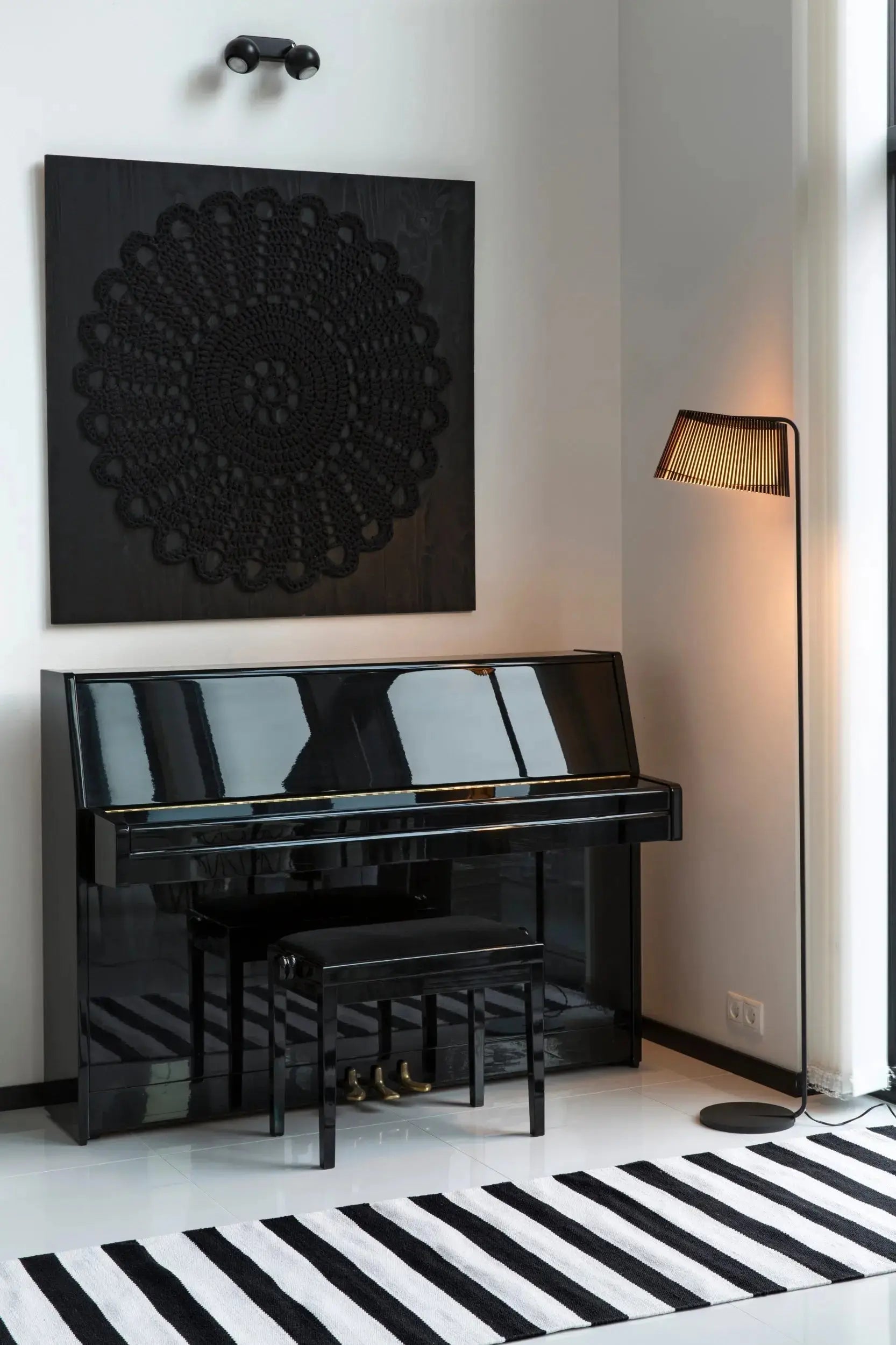 Secto Owalo 7010 lattiavalaisin musta Secto Design