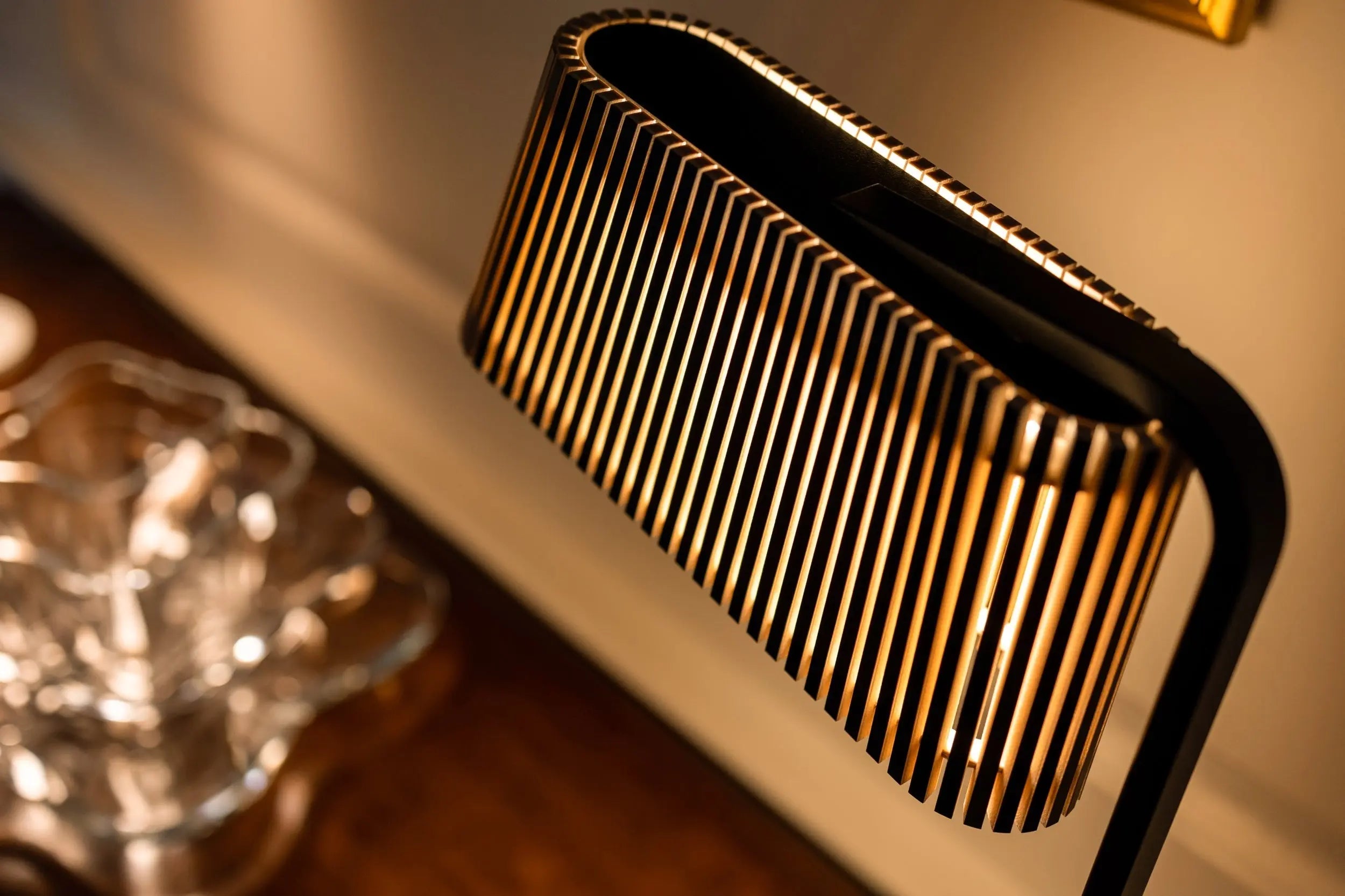 Secto Owalo 7020 pöytävalaisin musta Secto Design