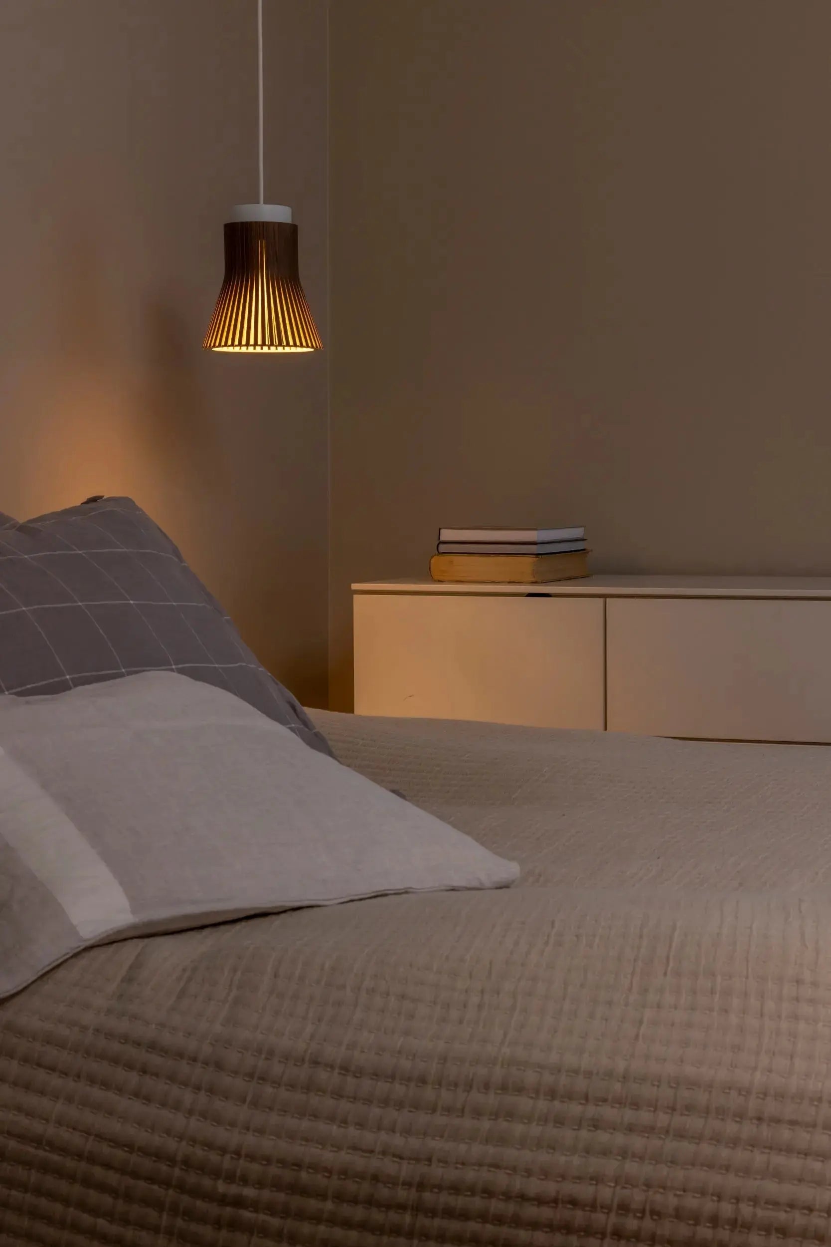 Secto Petite 4600 valaisin pähkinä Secto Design