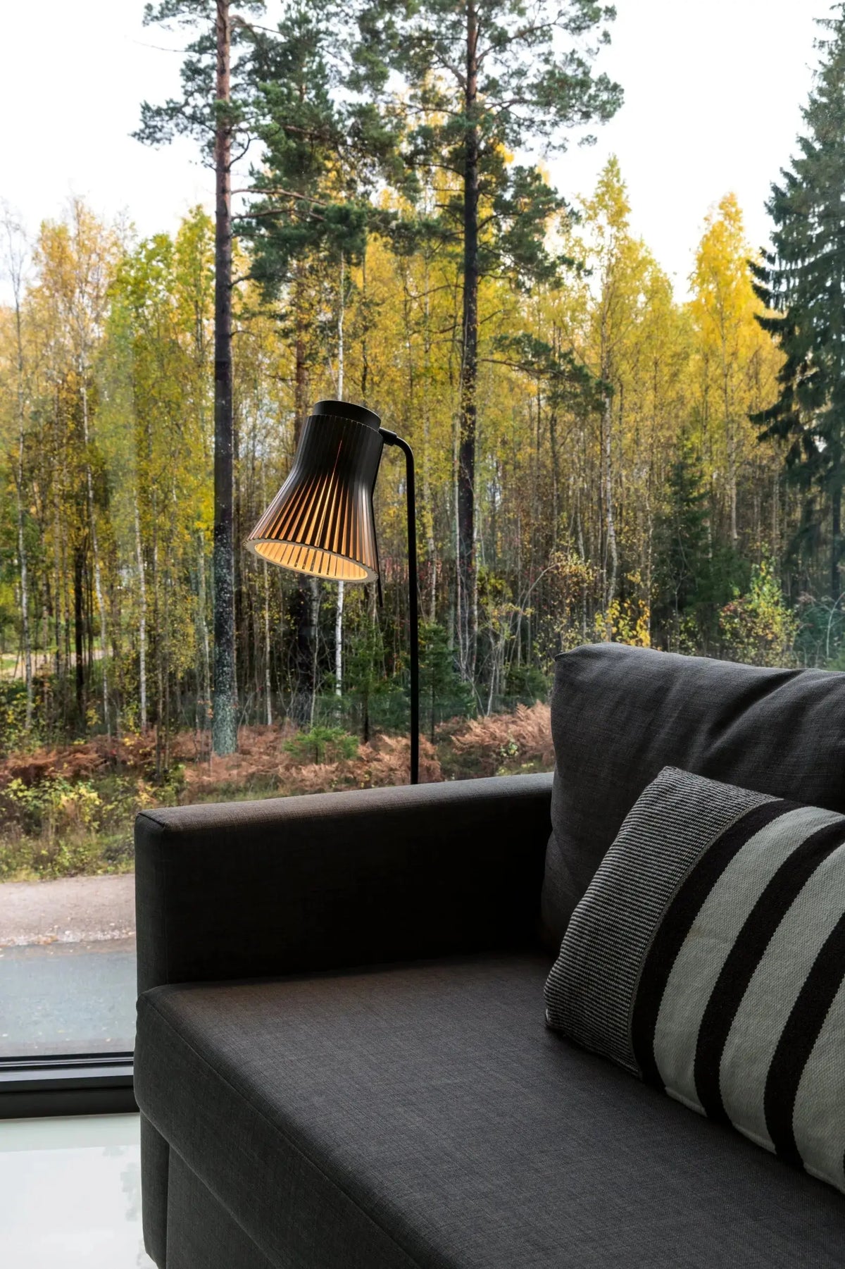Secto Petite 4610 lattiavalaisin musta Secto Design