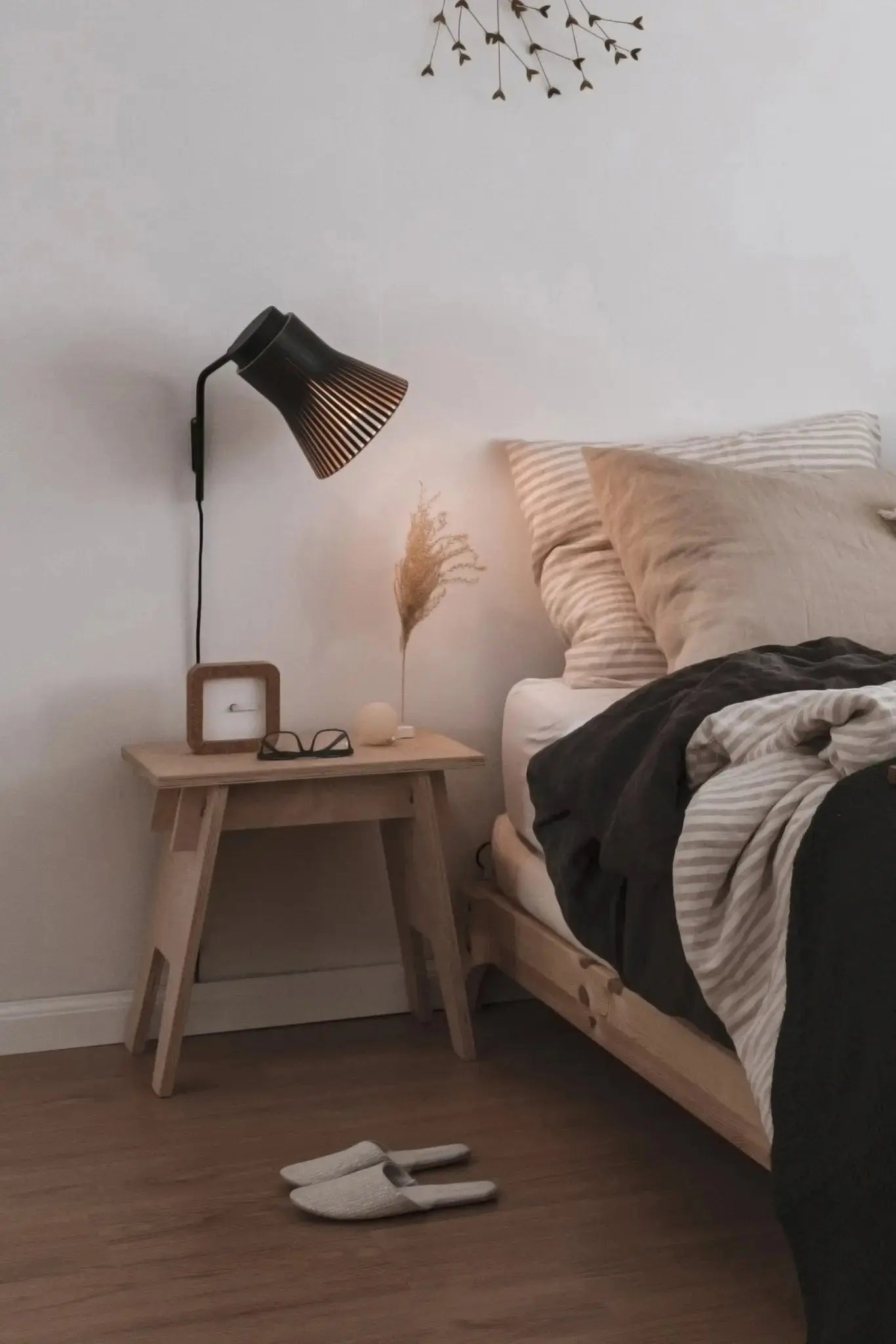 Secto Petite 4630 seinävalaisin musta - Laatukaluste