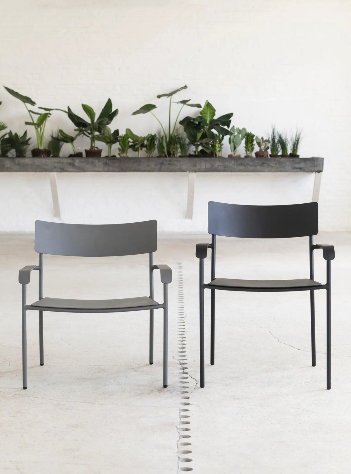 Serax August nojatuoli musta - Laatukaluste