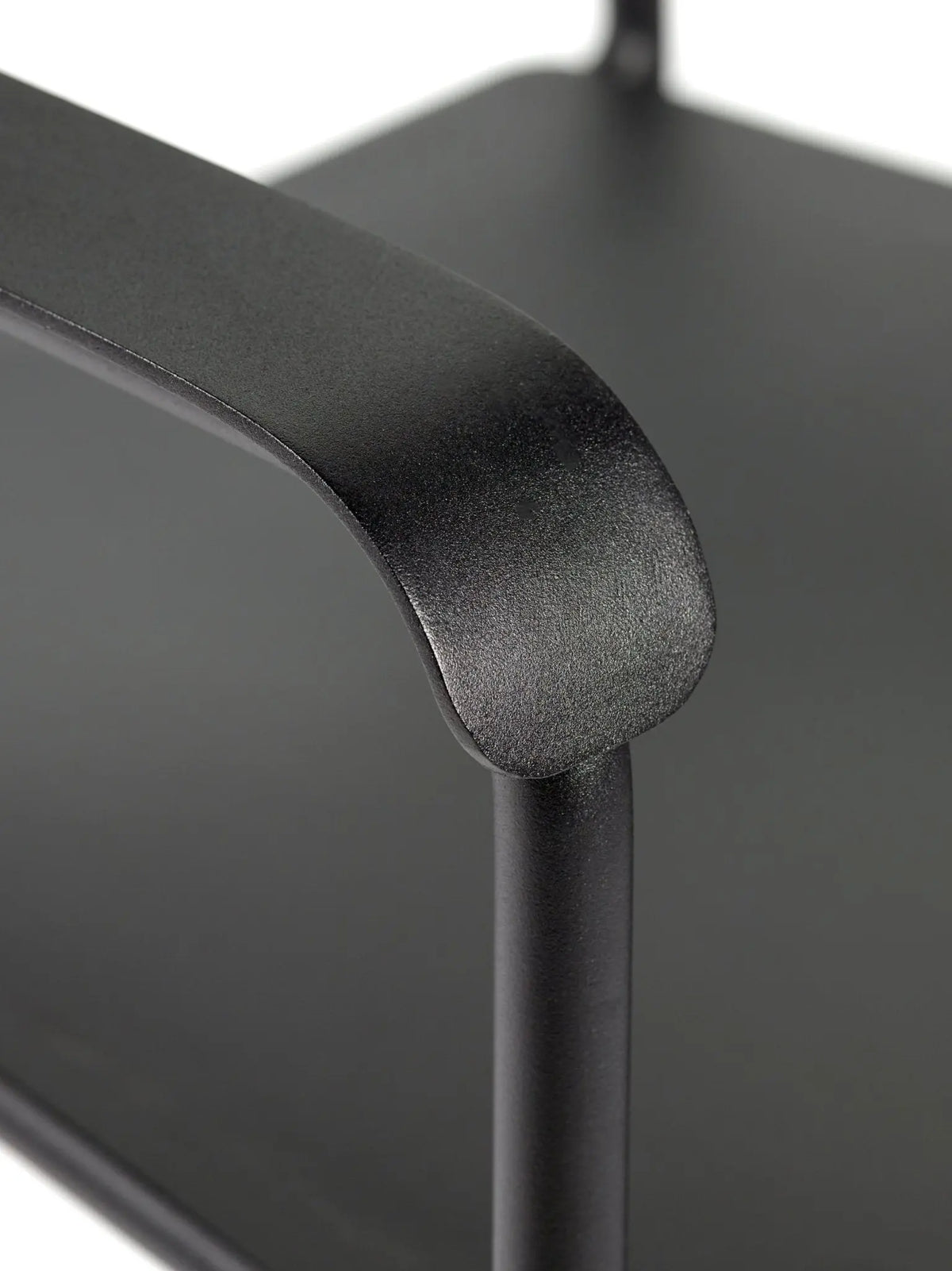 Serax August nojatuoli musta - Laatukaluste