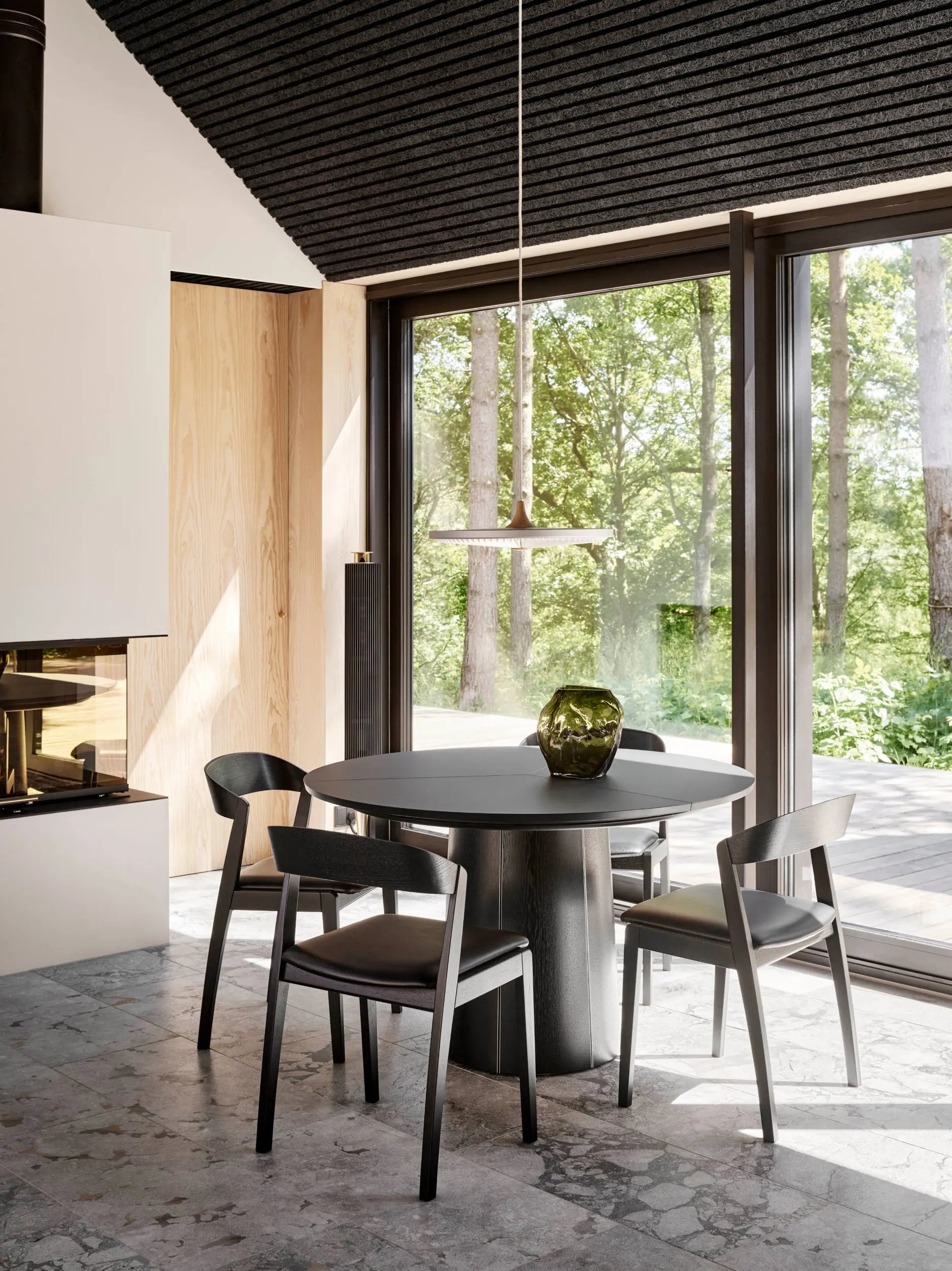 Skovby #33 jatkettava pöytä musta Skovby