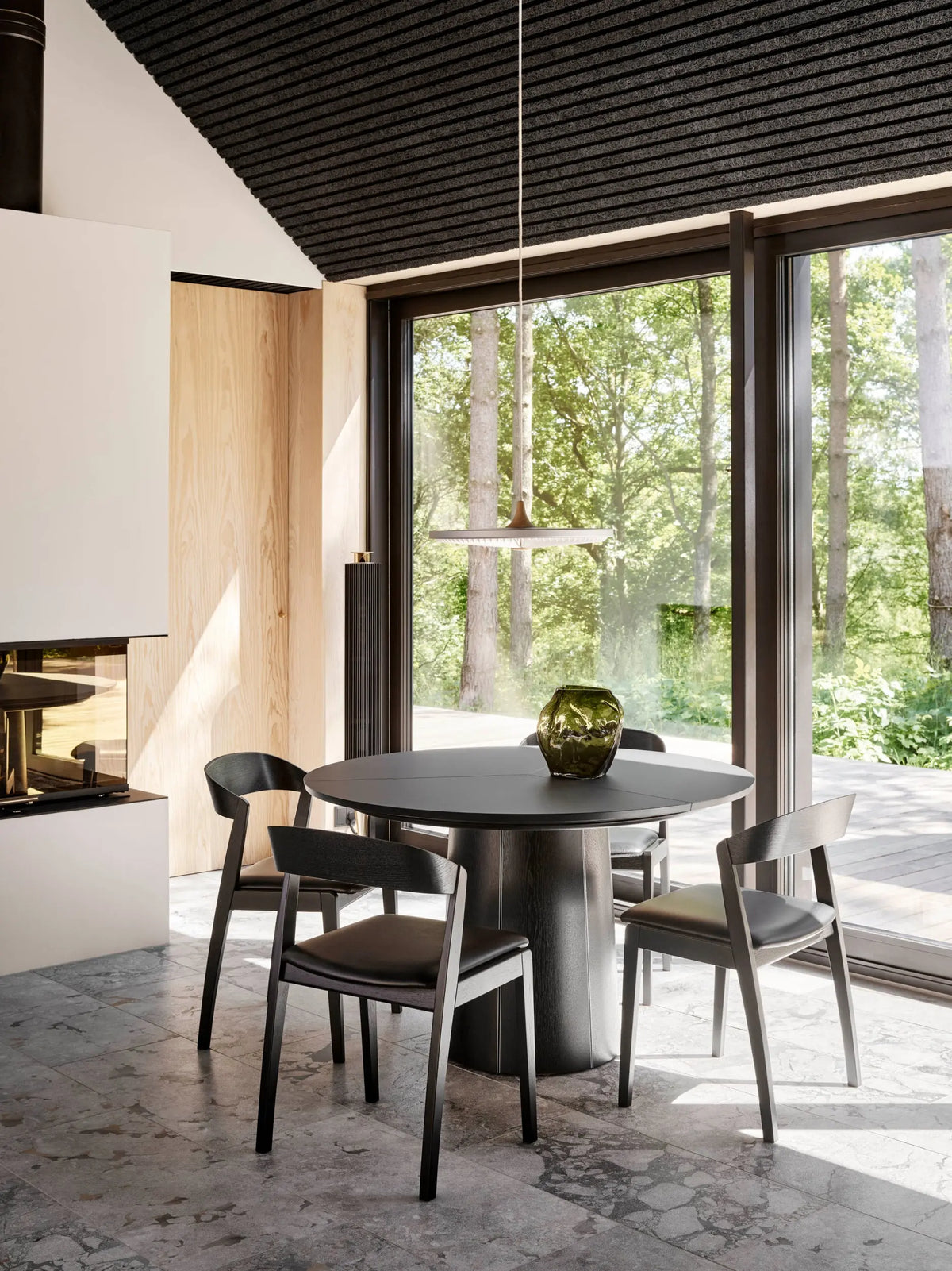 Skovby #33 jatkettava pöytä musta Skovby