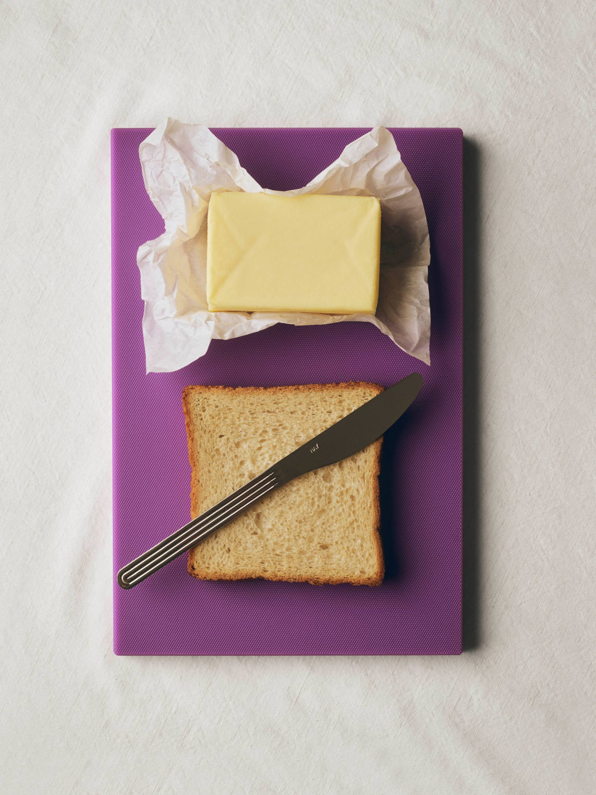 HAY Slice M cutting board purple