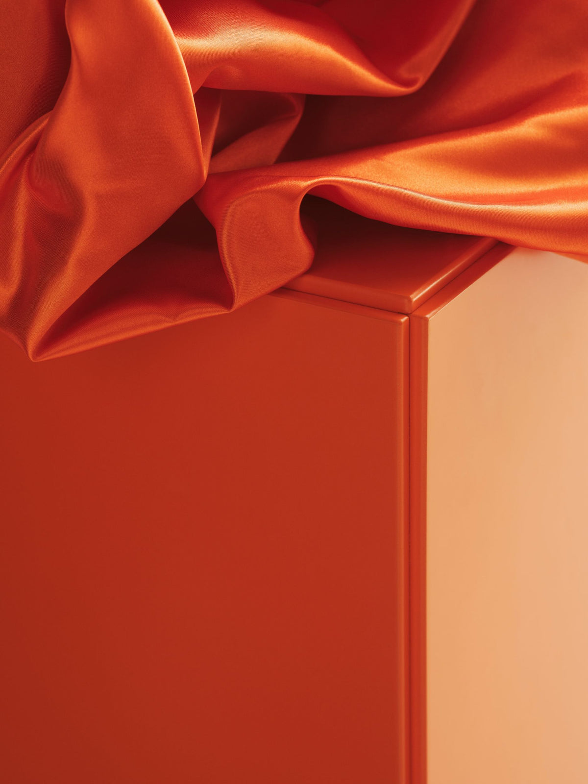 String Furniture Relief korkea lipasto oranssi String Furniture