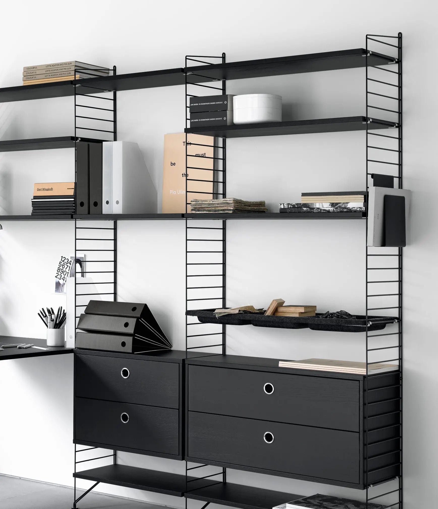 String System lehtiteline musta String Furniture