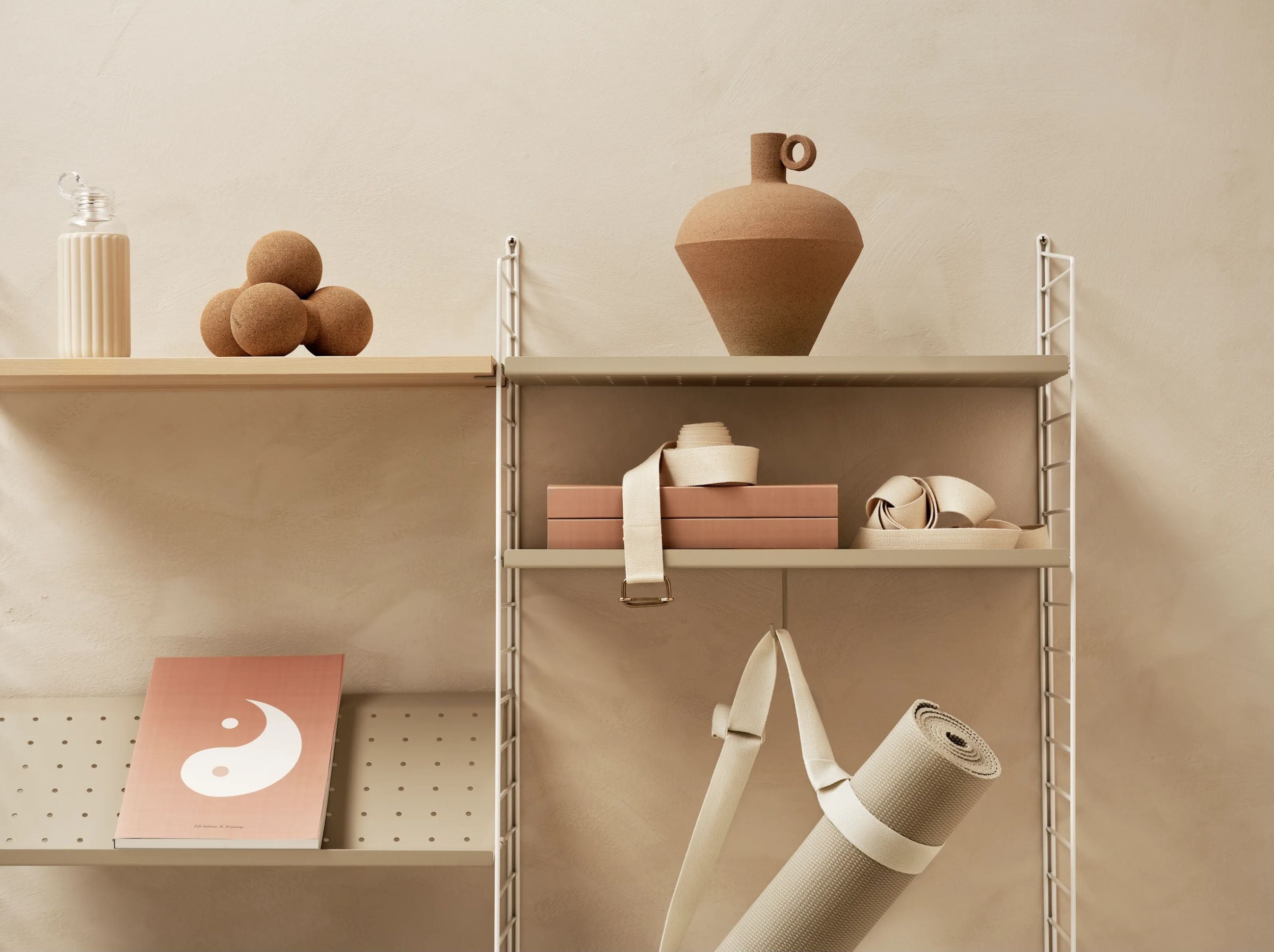 String System metallihylly matala reuna 78x20 beige String Furniture