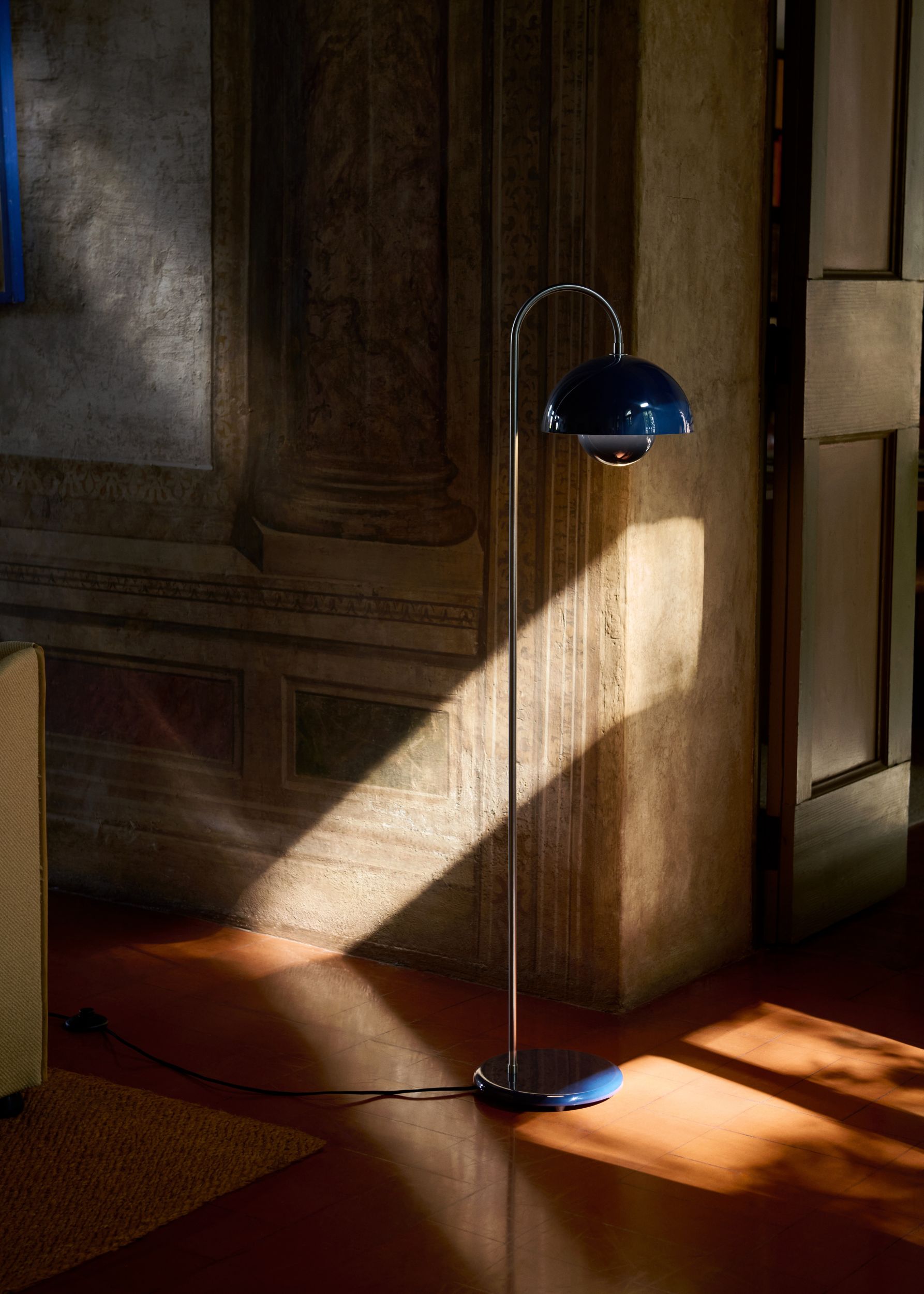 &Tradition Flowerpot VP12 lattiavalaisin teräksensininen &Tradition