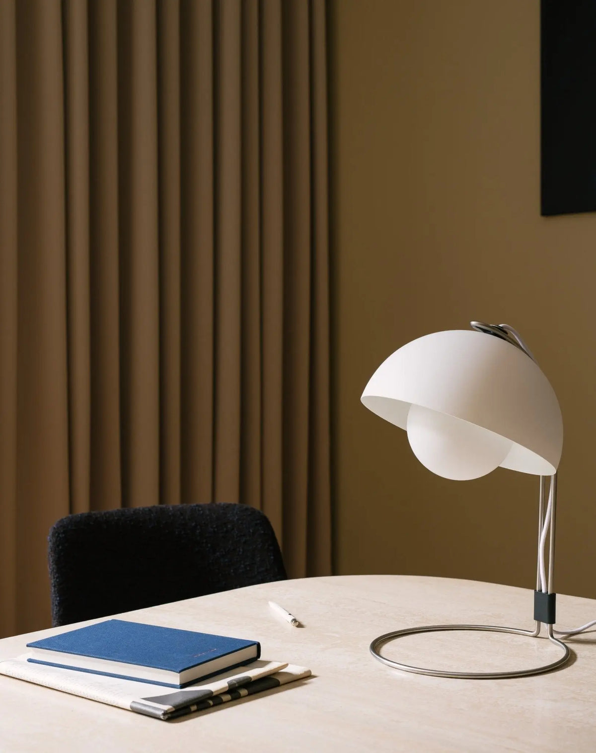 &Tradition Flowerpot VP4 pöytävalaisin mattavalkoinen - Laatukaluste