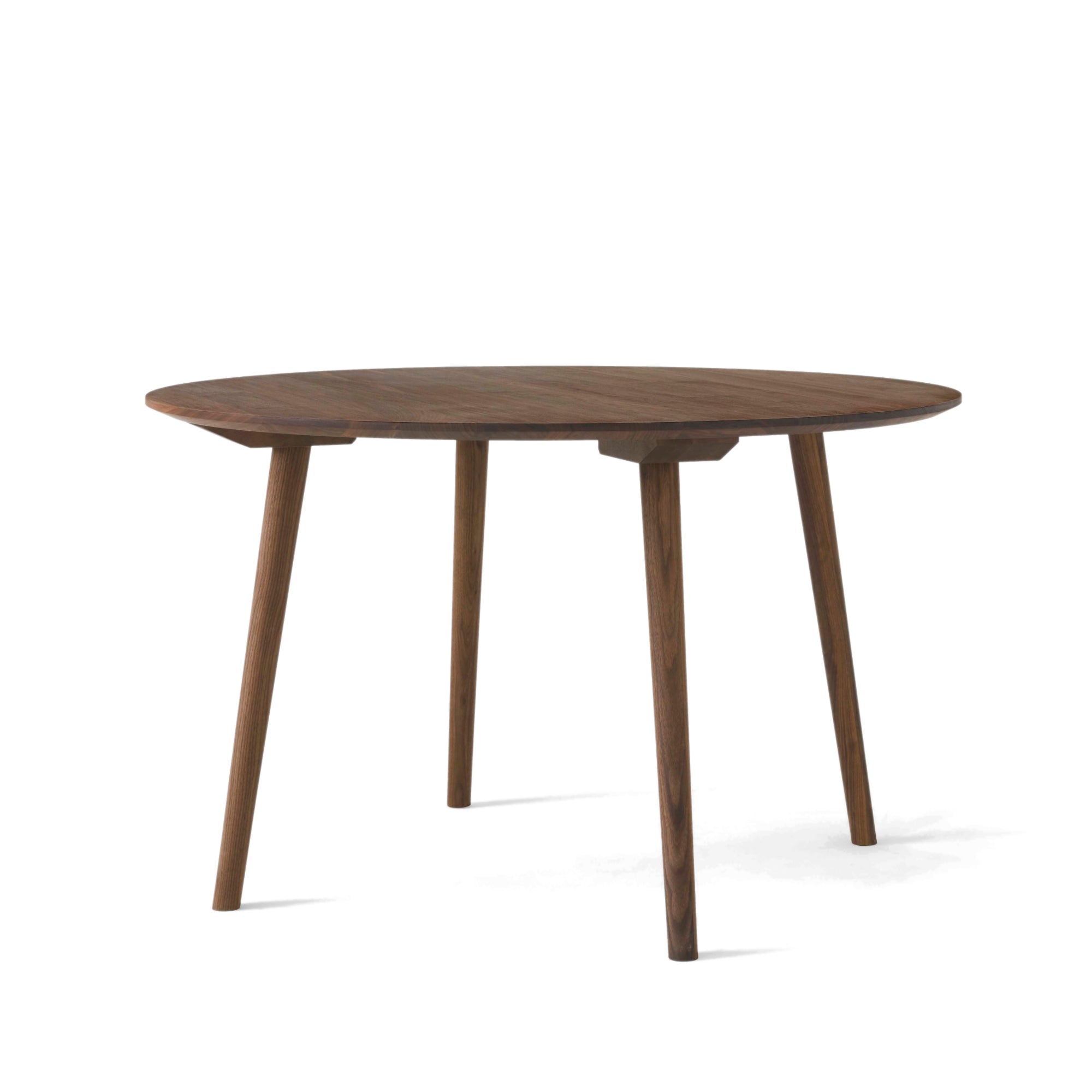 &Tradition In Between SK4 pöytä Ø120 öljytty pähkinä - Laatukaluste