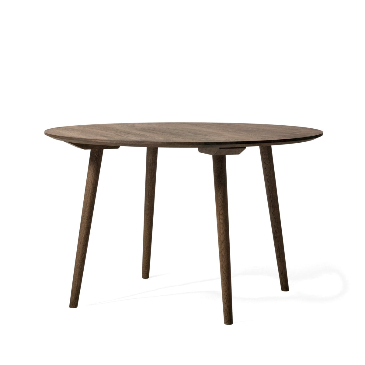 &Tradition In Between SK4 pöytä Ø120 savustettu tammi - Laatukaluste