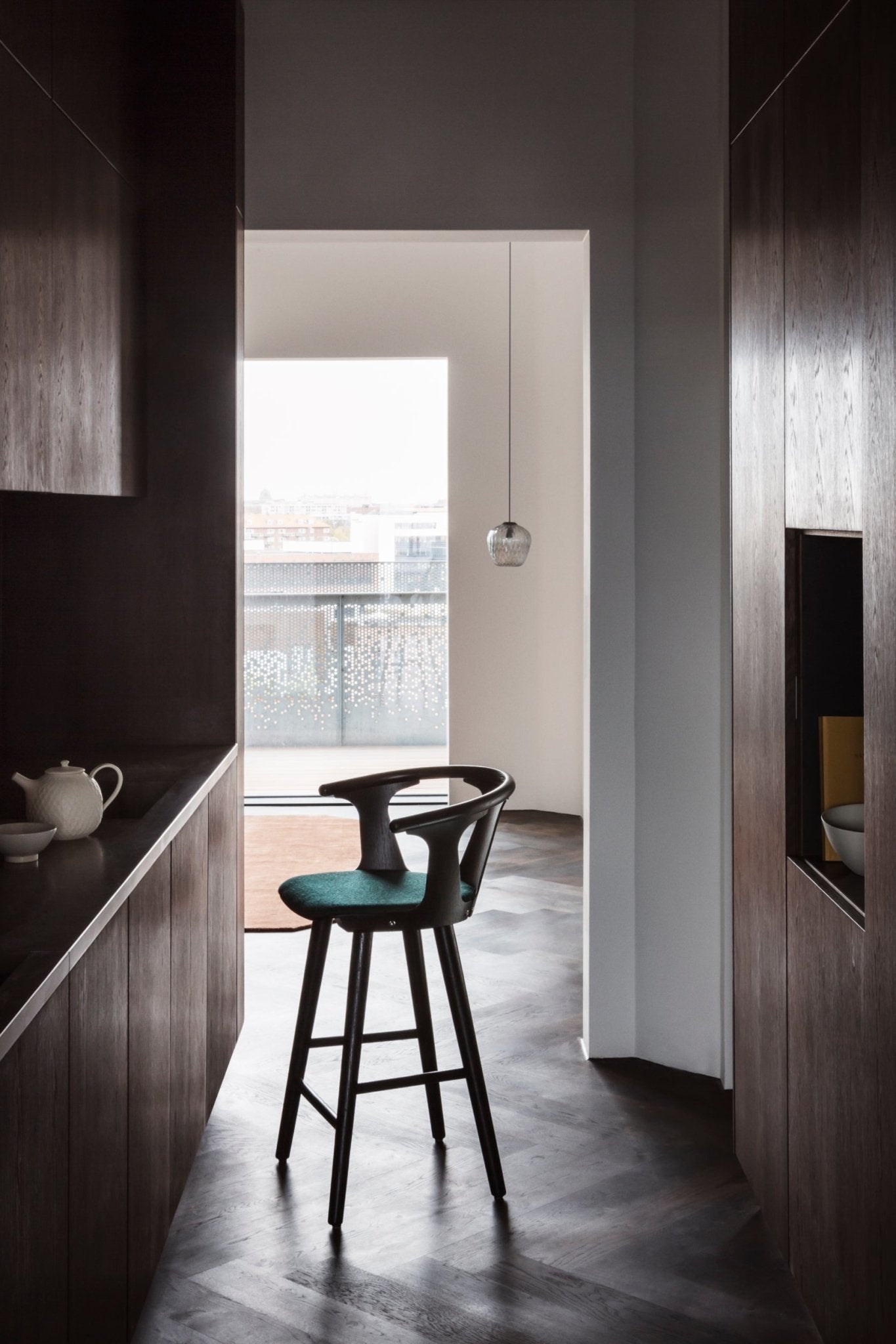 &Tradition In Between SK7 baarituoli savustettu tammi - Laatukaluste