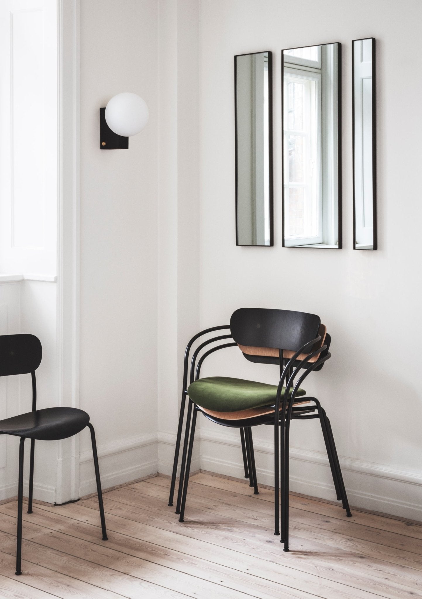 &Tradition Pavilion AV1 tuoli tammi/musta - Laatukaluste