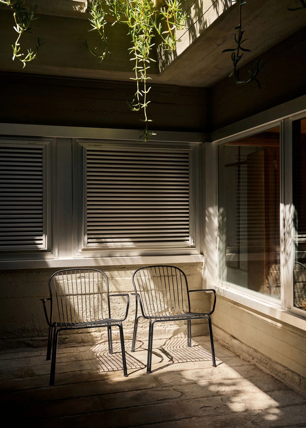 &Tradition Thorvald SC101 nojatuoli lämmin musta &Tradition