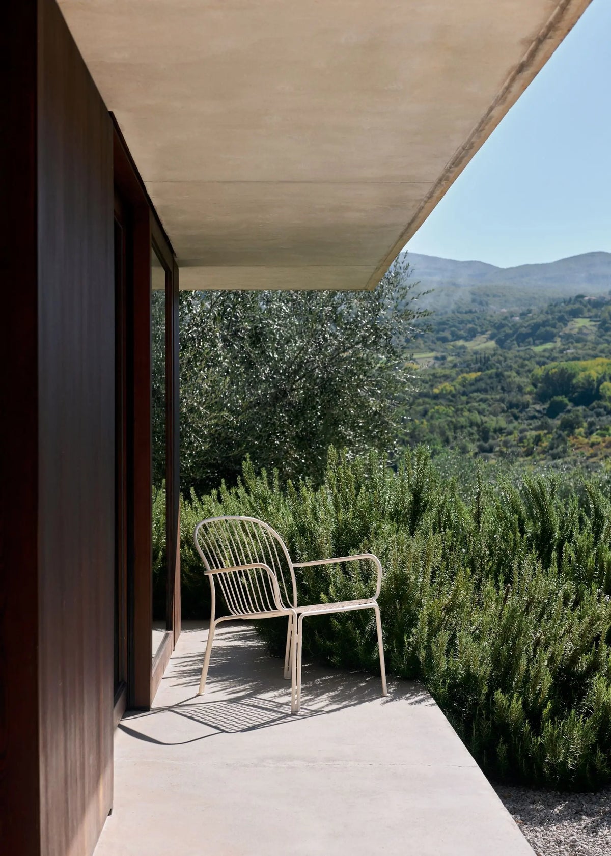 &Tradition Thorvald SC101 nojatuoli norsunluunvalkoinen &Tradition