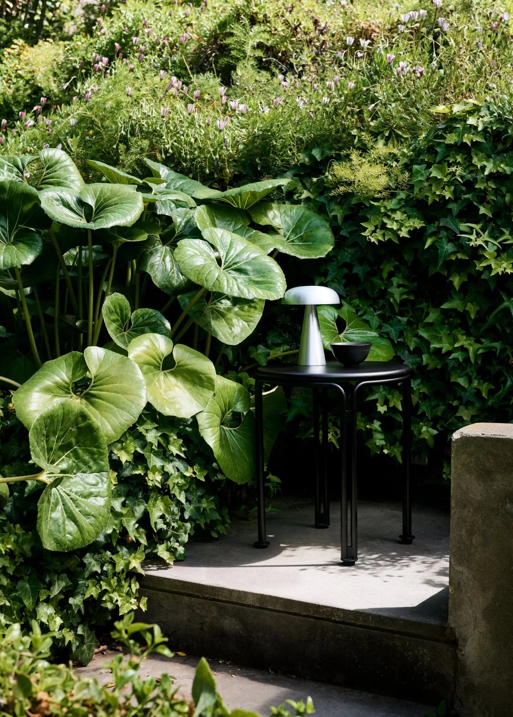 &Tradition Thorvald SC102 sivupöytä lämmin musta &Tradition