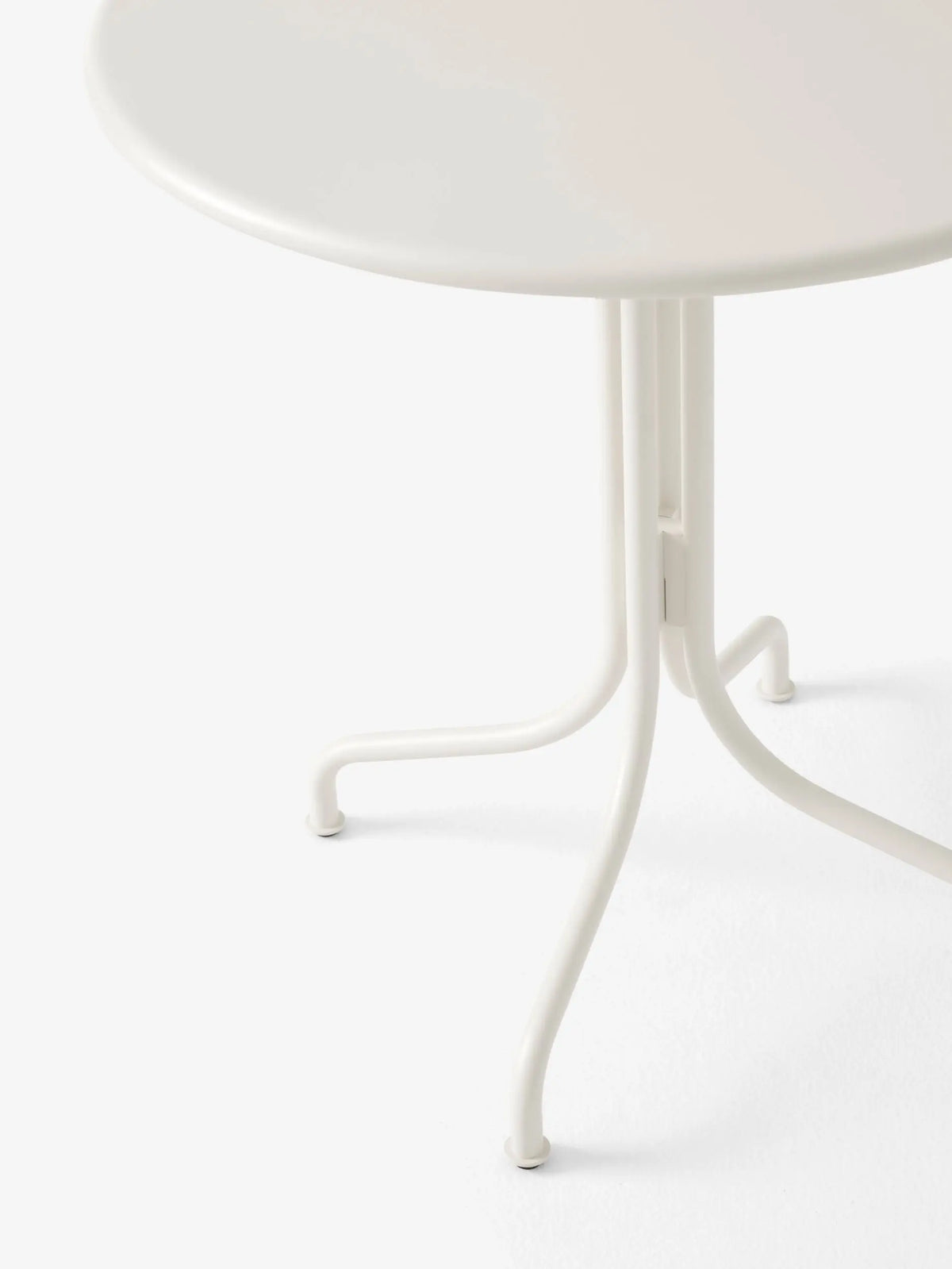 &Tradition Thorvald SC96 pöytä norsunluunvalkoinen &Tradition