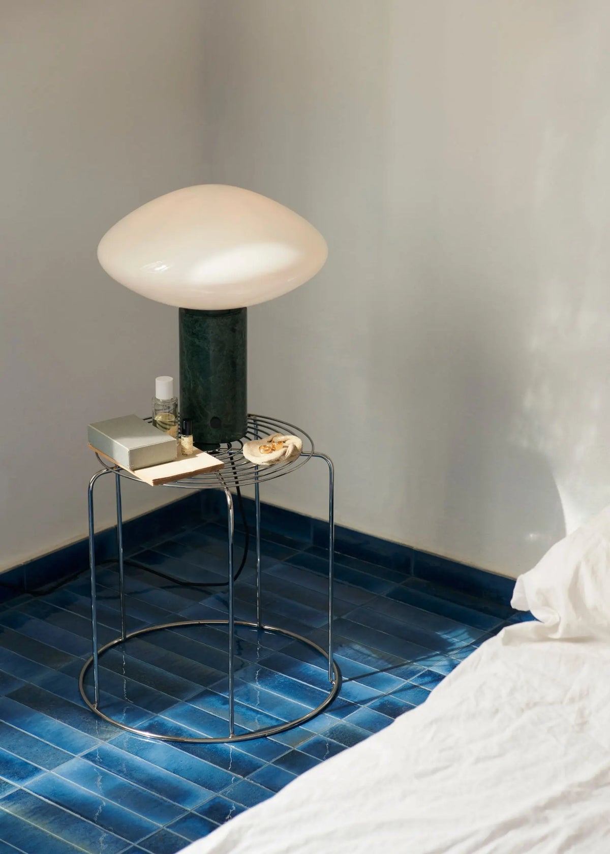 &Tradition Wire VP11 jakkara teräs &Tradition