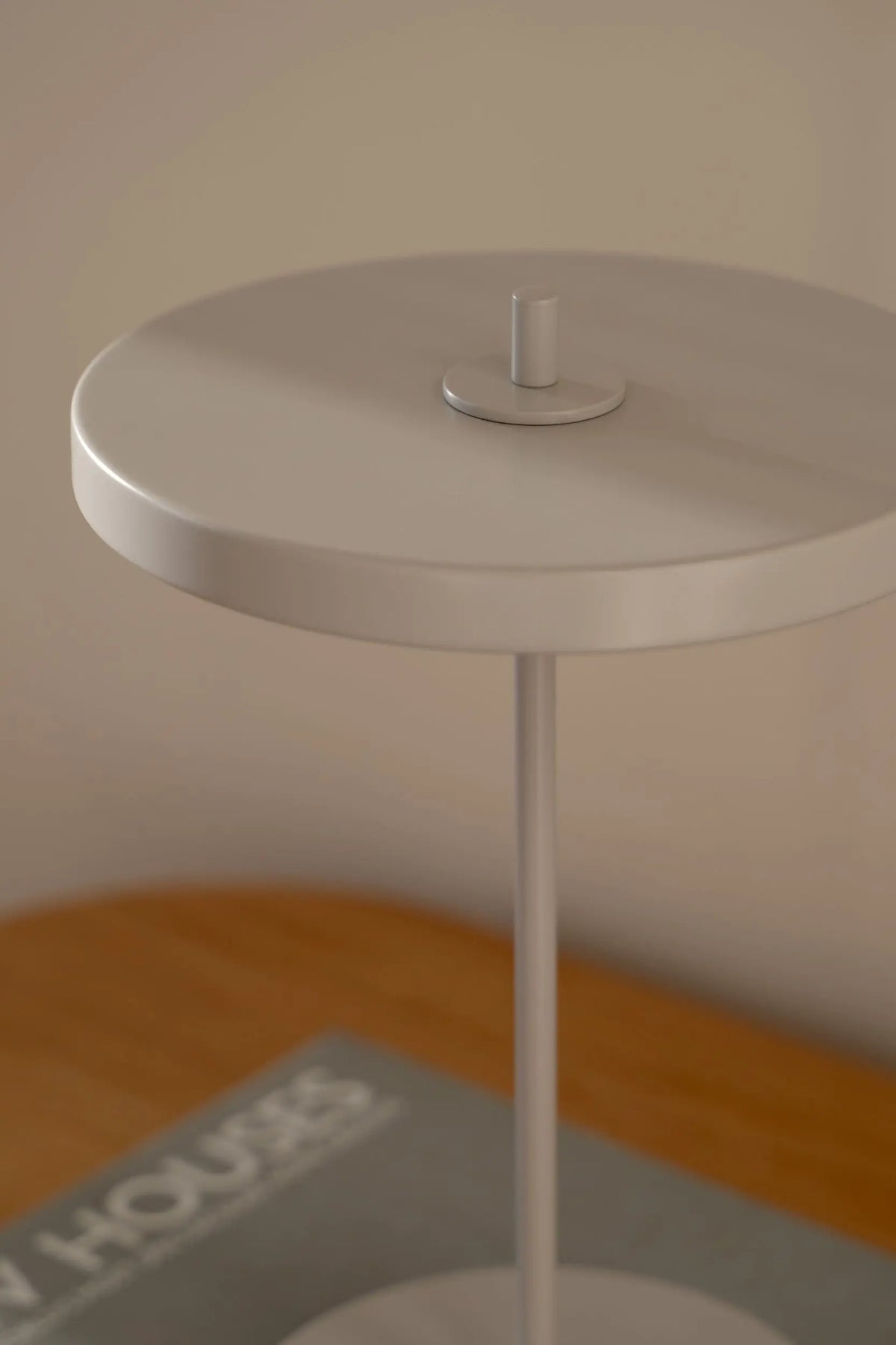 UMAGE Asteria Move pöytävalaisin vaaleanharmaa Umage