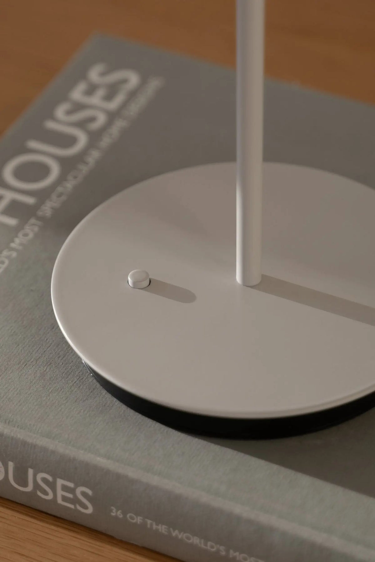 UMAGE Asteria Move pöytävalaisin vaaleanharmaa Umage