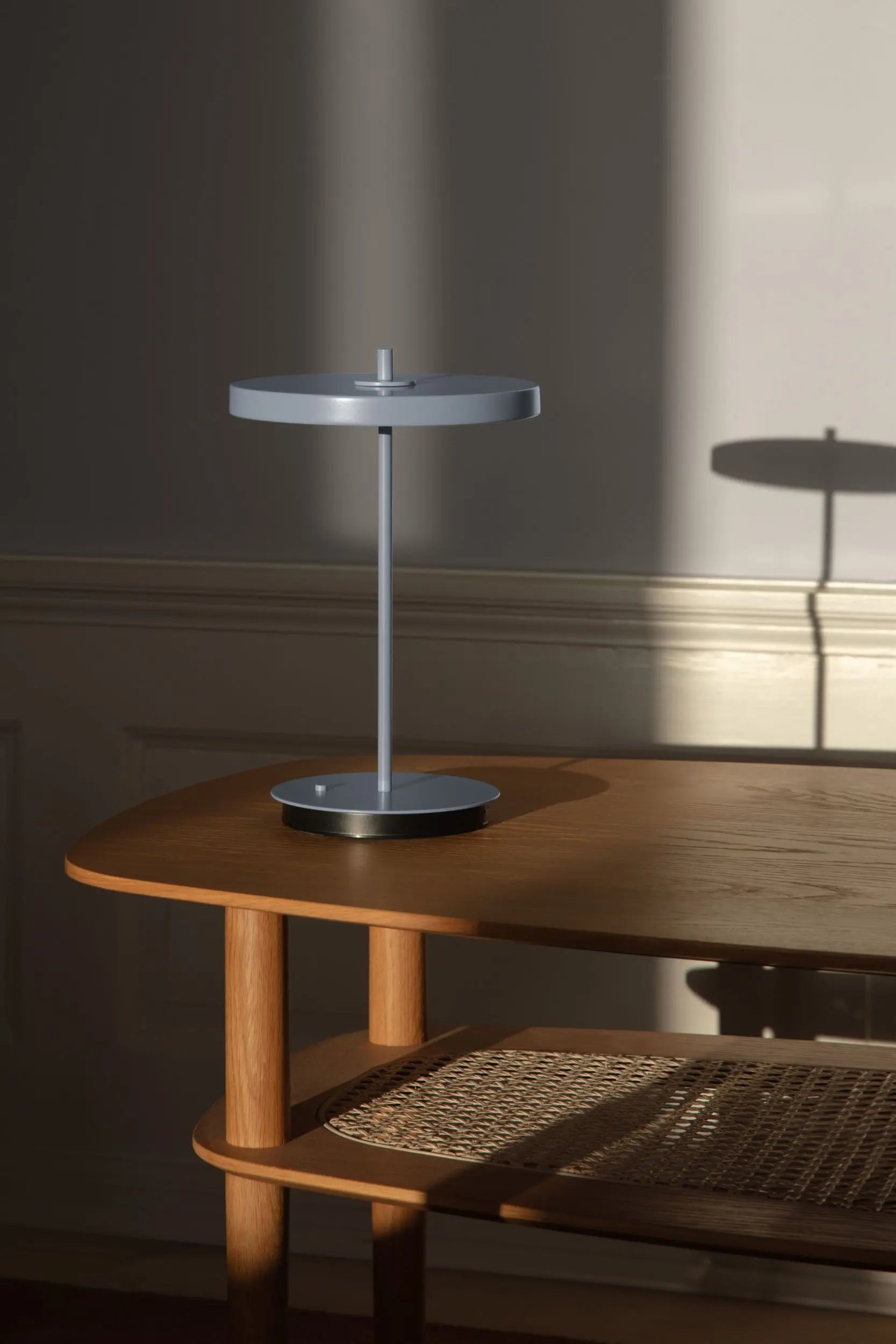 UMAGE Asteria Move pöytävalaisin vaaleansininen Umage