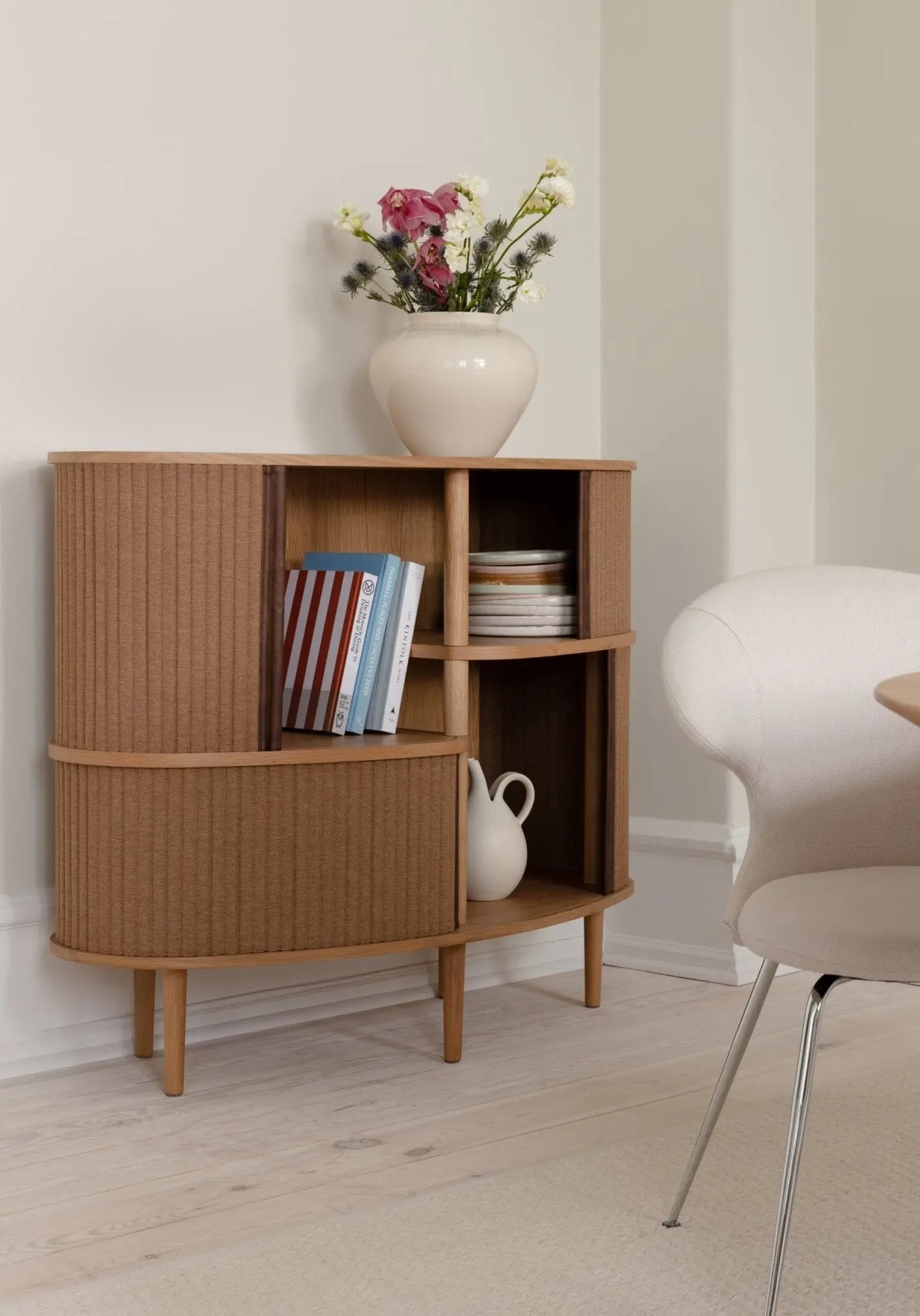 UMAGE Audacious korkea kabinetti tammi/ruskea - Laatukaluste