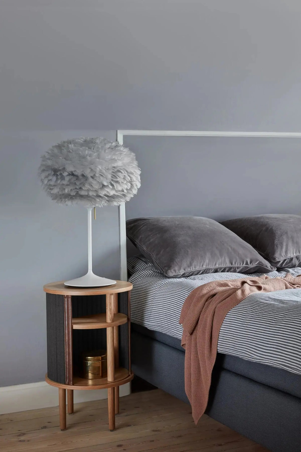 UMAGE Audacious sivupöytä tammi/tummanharmaa Umage