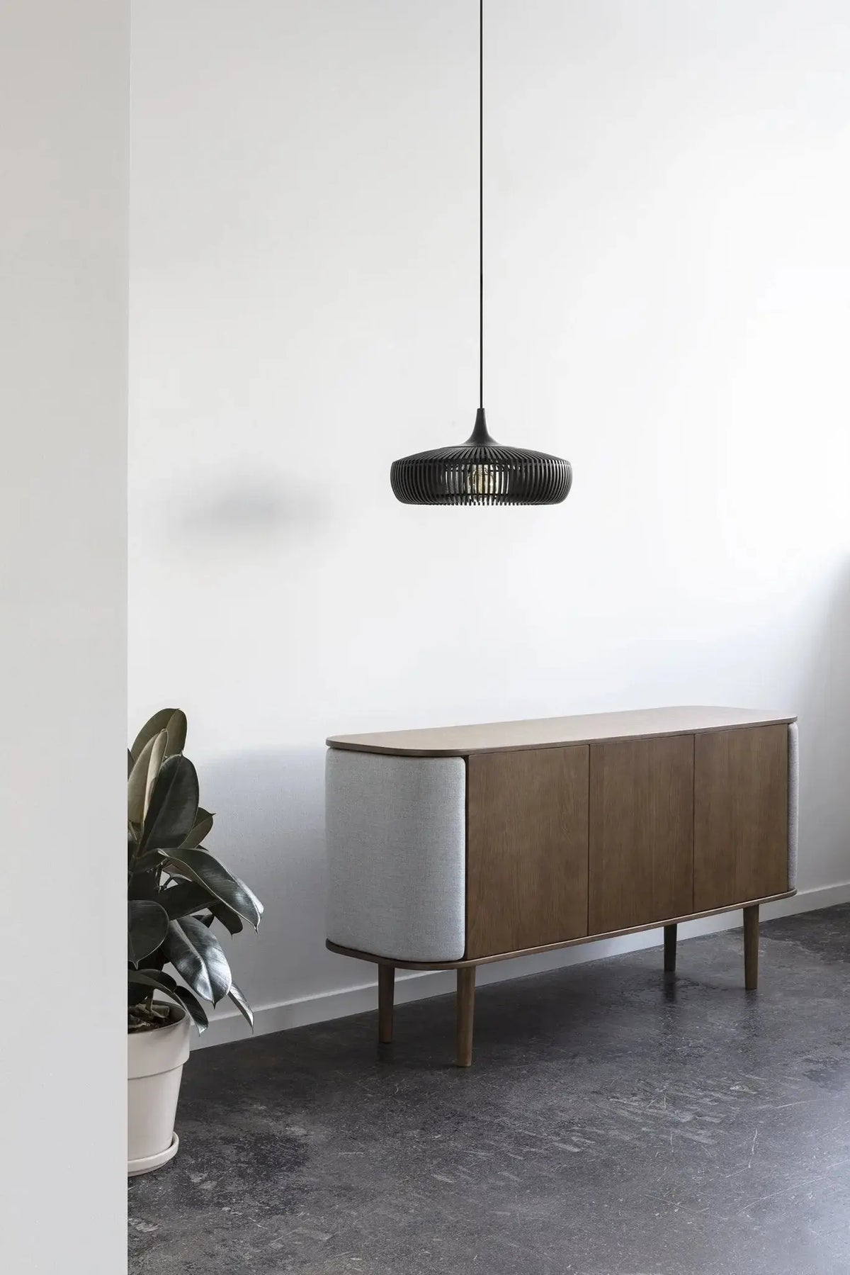 UMAGE Clava Dine Wood varjostin musta - Laatukaluste